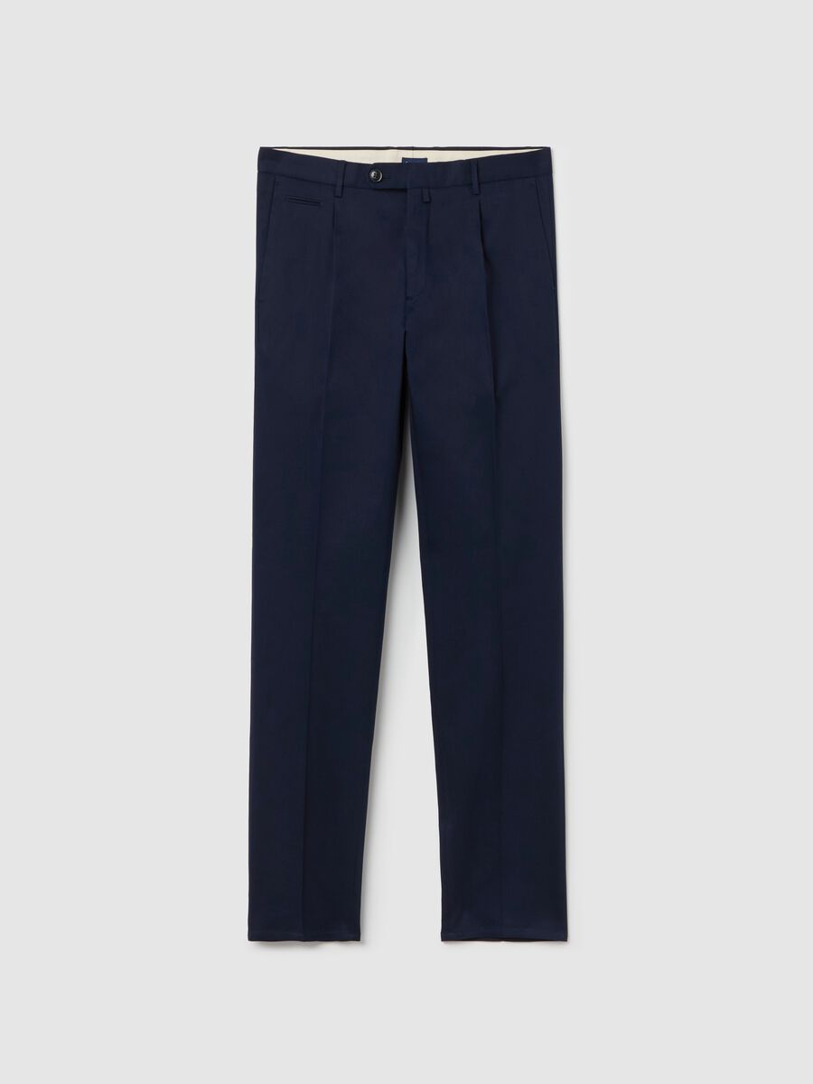Contemporary chino trousers with darts_0