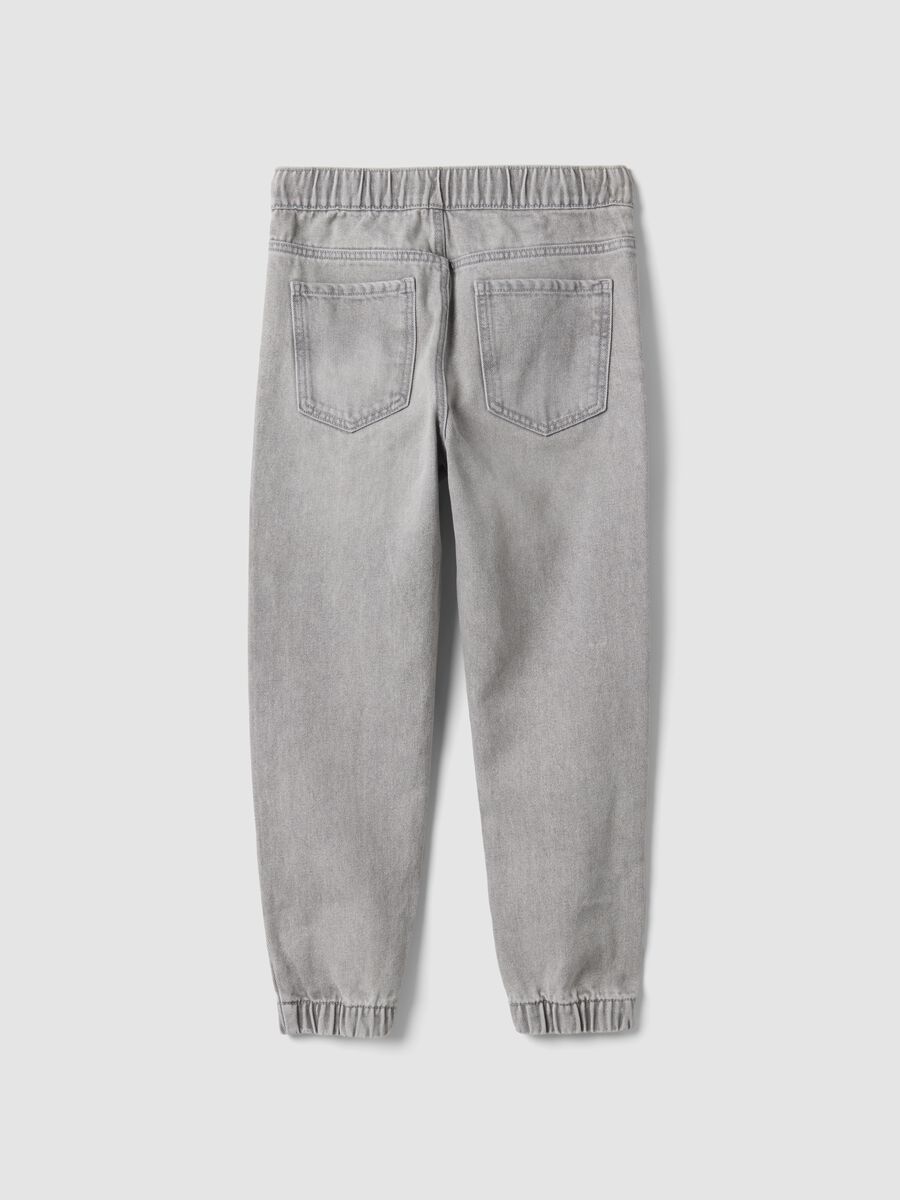 Grey jog denim in a cotton and viscose blend, relaxed fit for boys_2