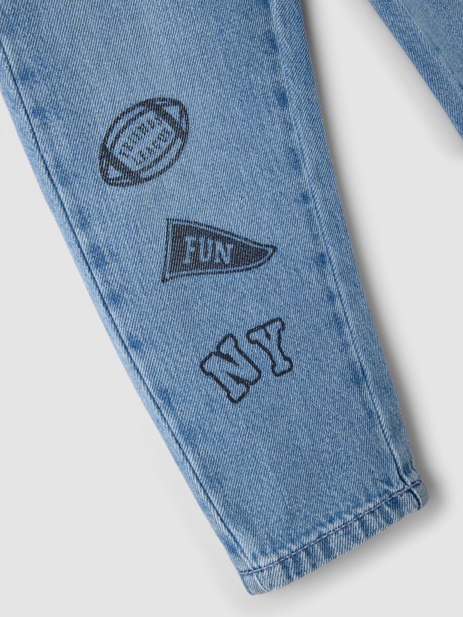 Light blue cotton-viscose blend denim jeans with college-style prints_3