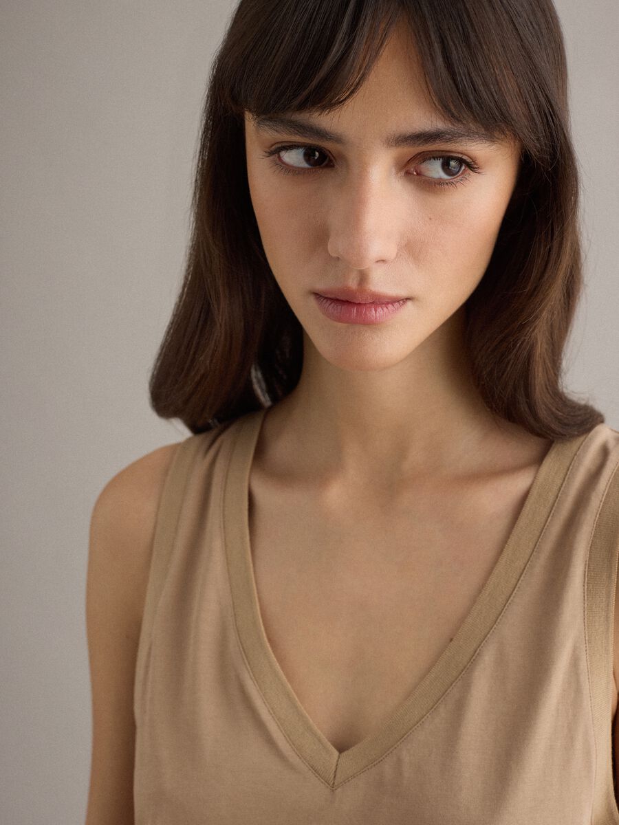 Tank top in misto cotone beige regular fit con scollo a V_0