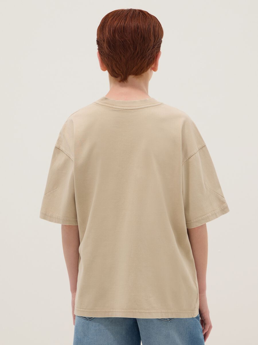 T-shirt beige in puro cotone a maniche corte da ragazzo oversize fit_1