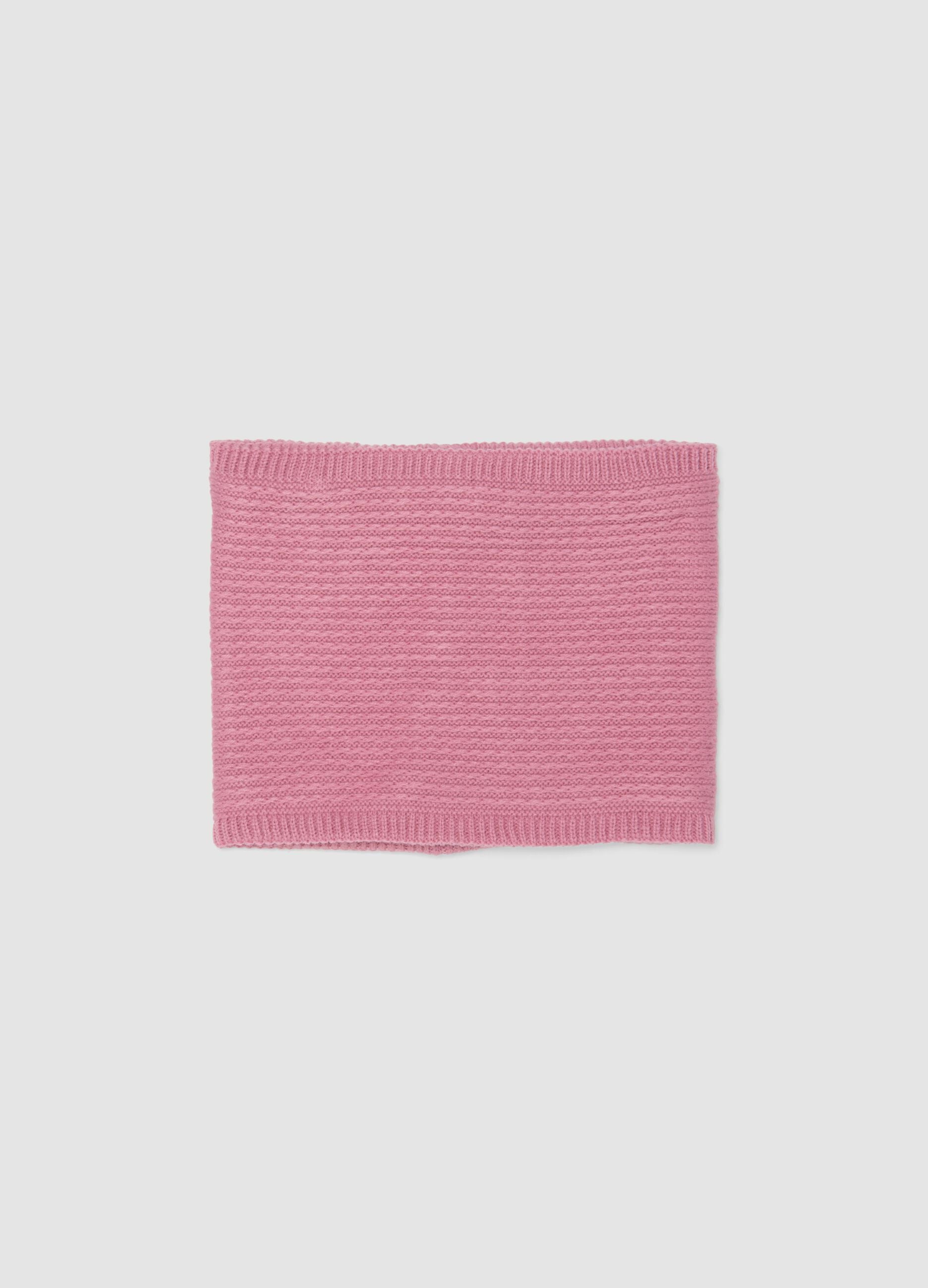 Sciarpa rosa in maglia a collo ad anello