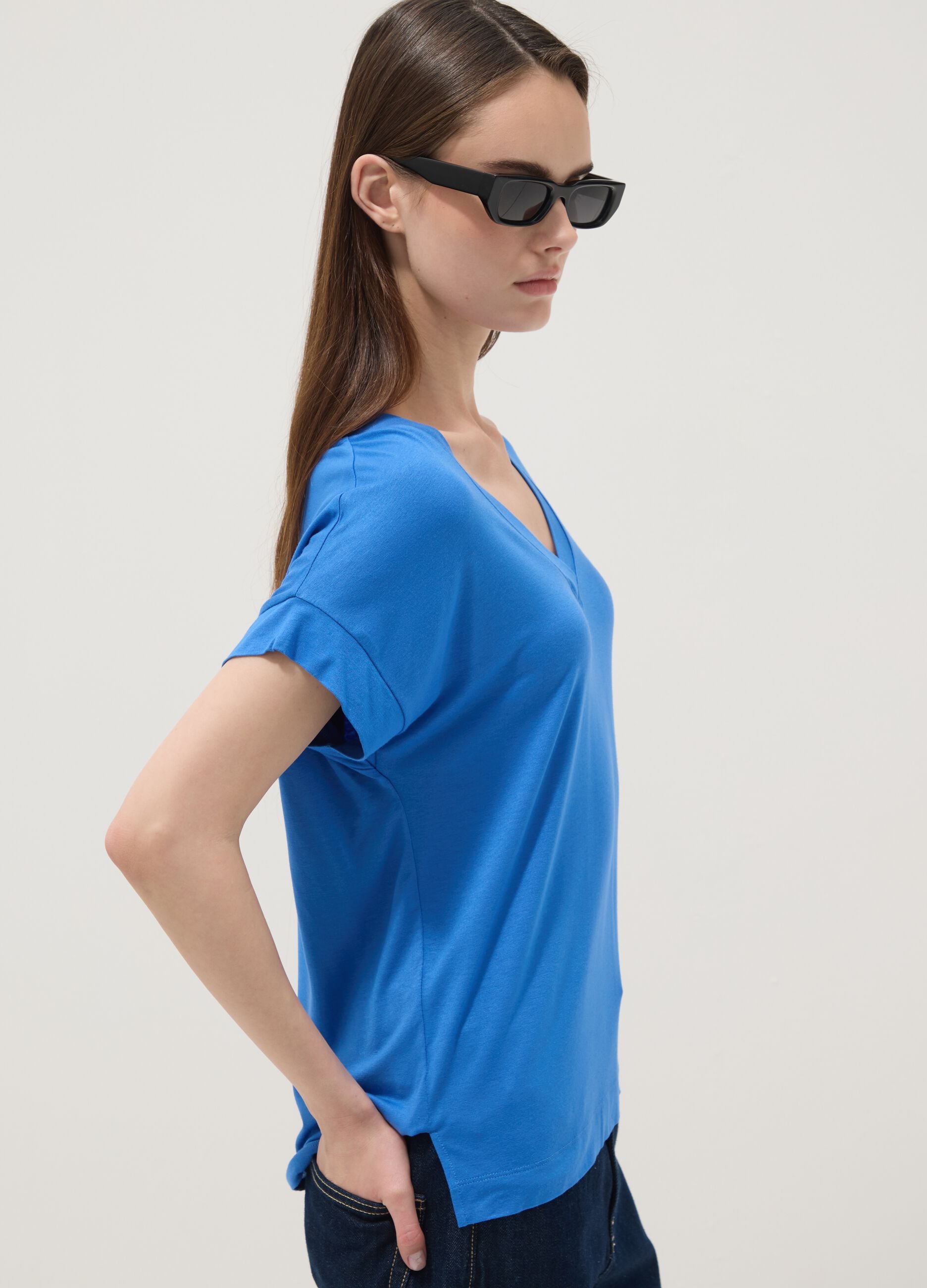 Blue stretch viscose V-neck T-shirt