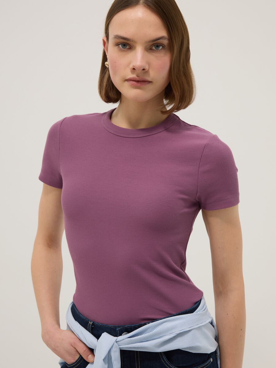 T-shirt fitted a maniche corte in cotone elasticizzato viola_0
