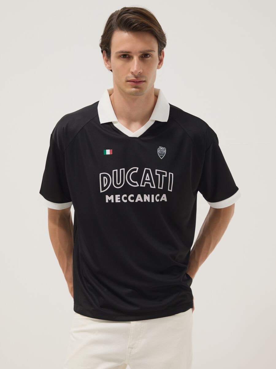 T-shirt nera con colletto a contrasto e scritta Ducati regular fit_0