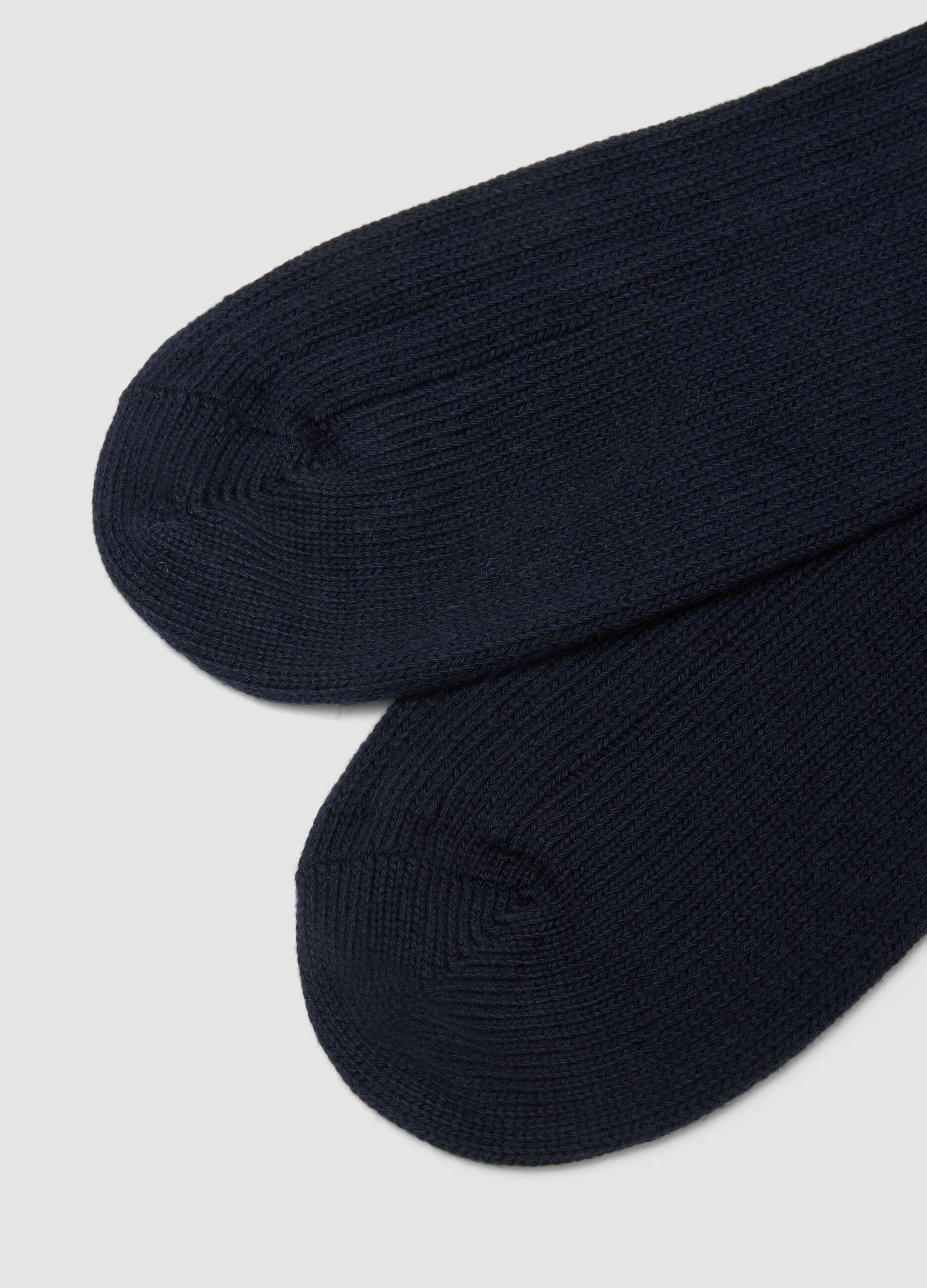 Blue stretch cotton blend tennis socks with stripes