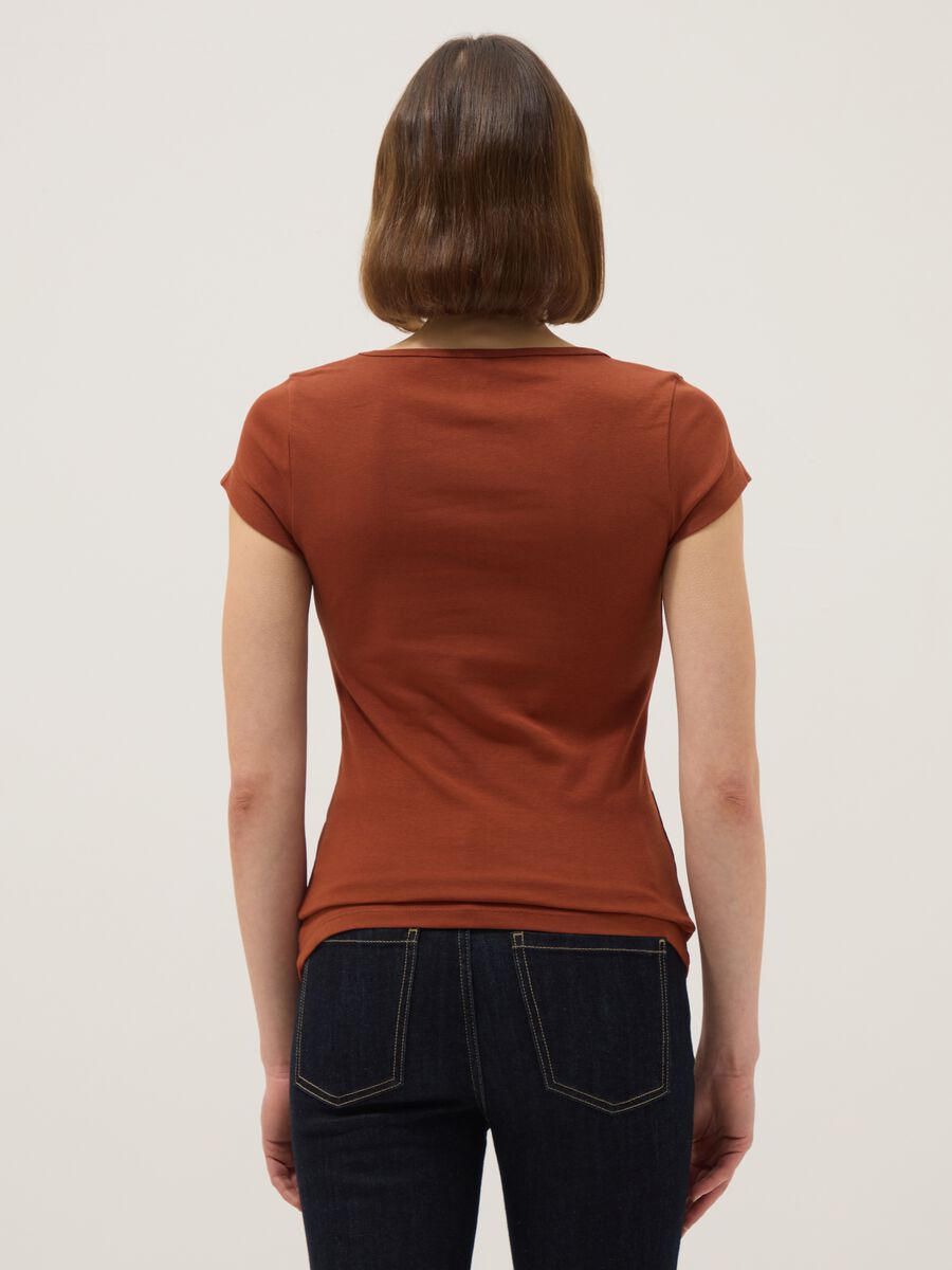 Orange fitted stretch-cotton T-shirt with square neckline_2