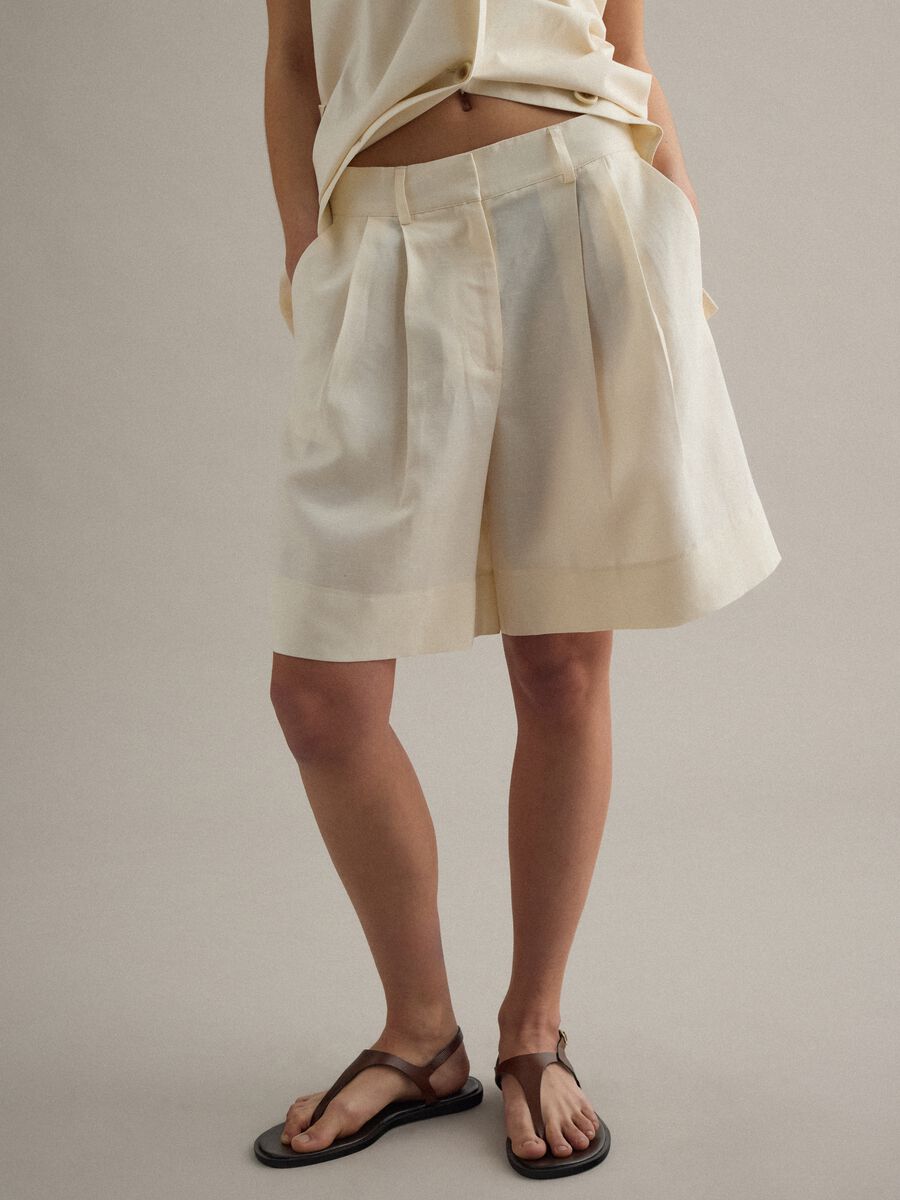 Beige Regular Fit Lyocell and Linen Blend Shorts_1