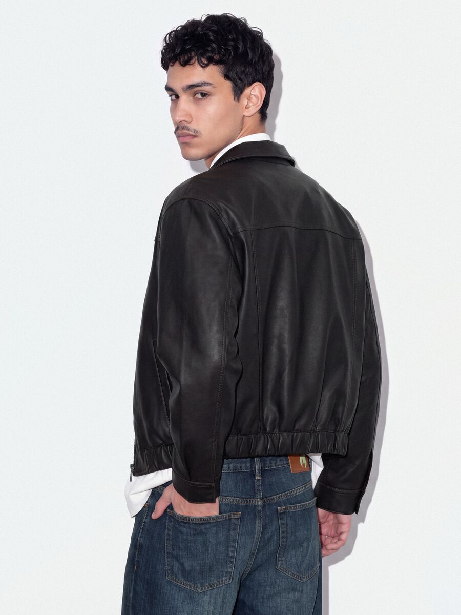 Giubbotto nero crop con zip e tasche con pattina over fit_2