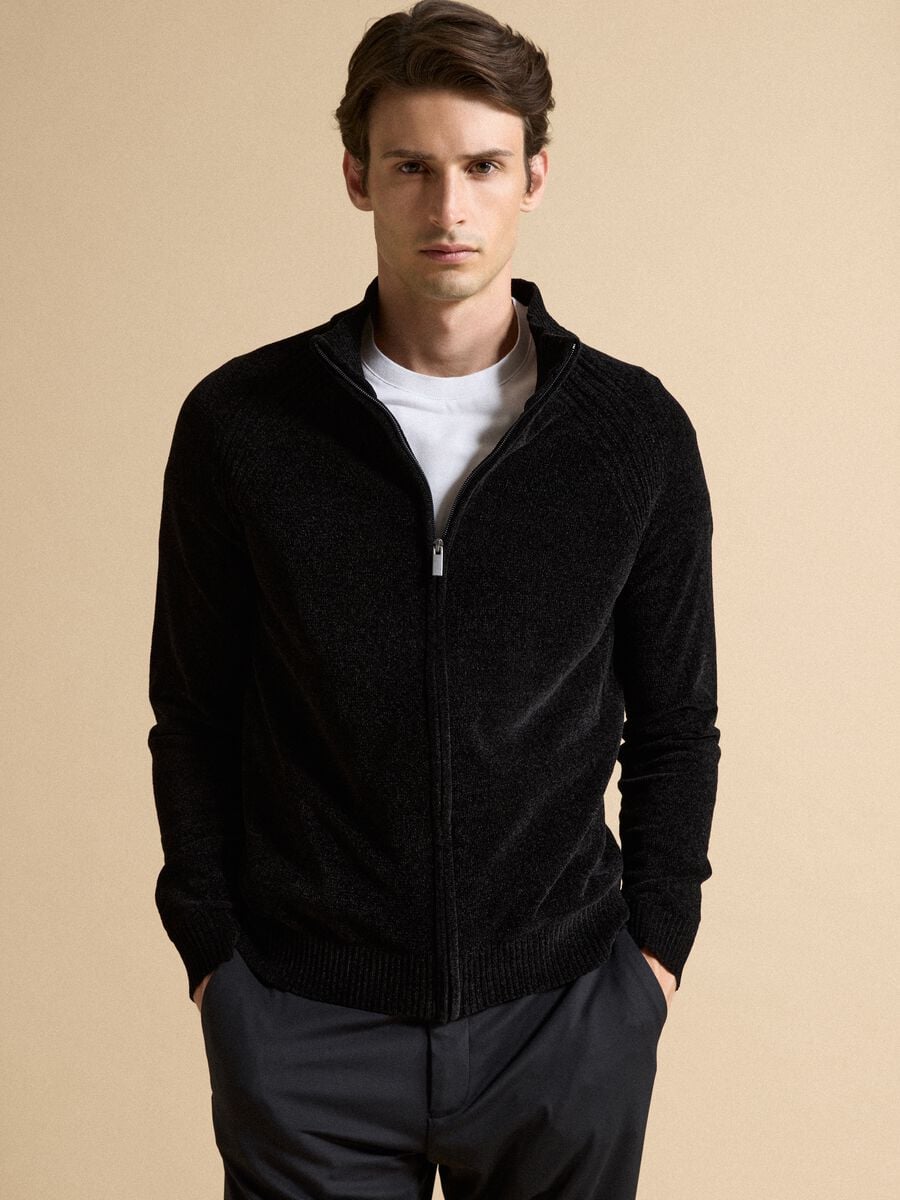 Black full-zip cardigan with collar, regular fit_0