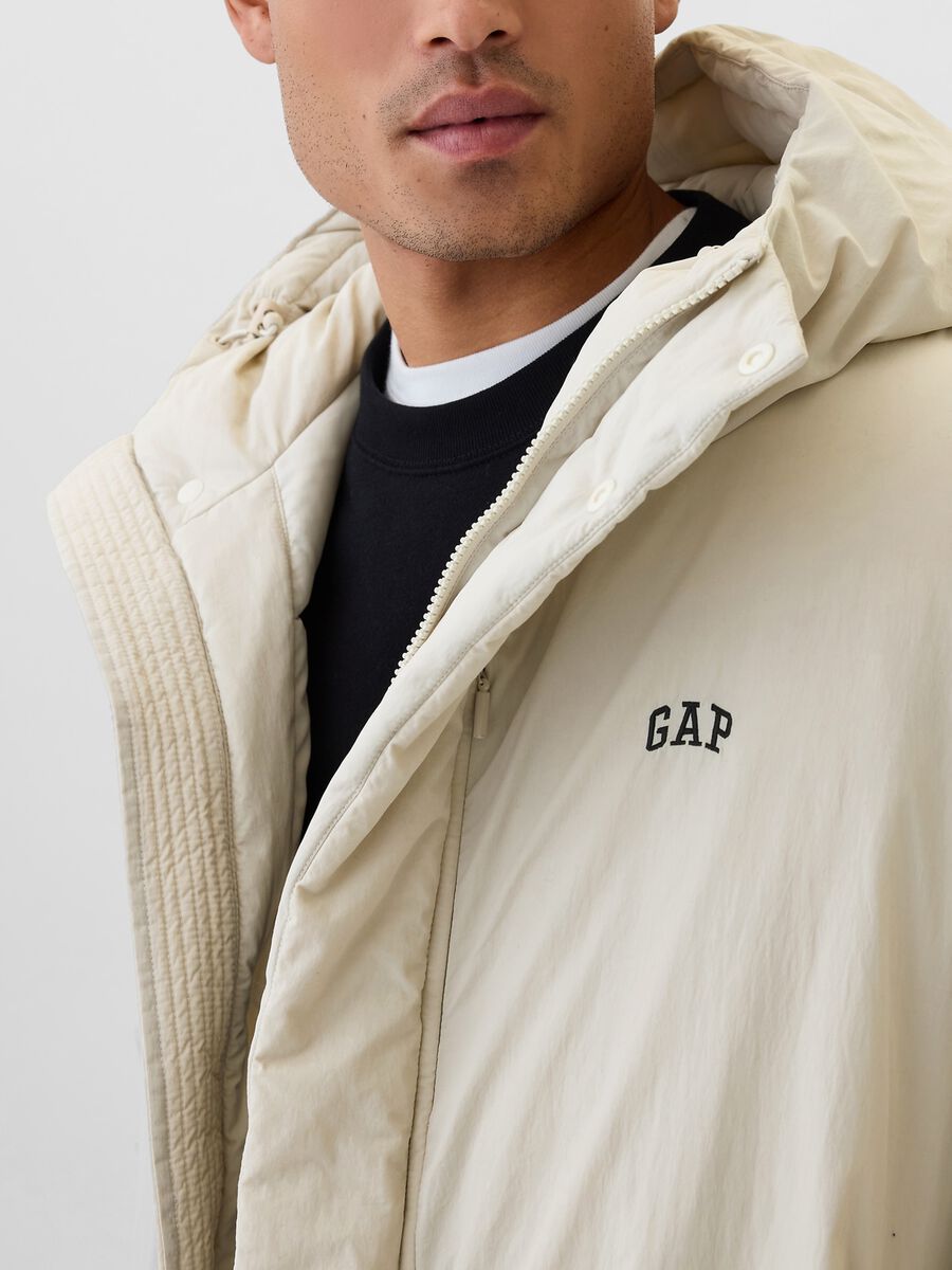 Down jacket with hood and logo embroidery_3