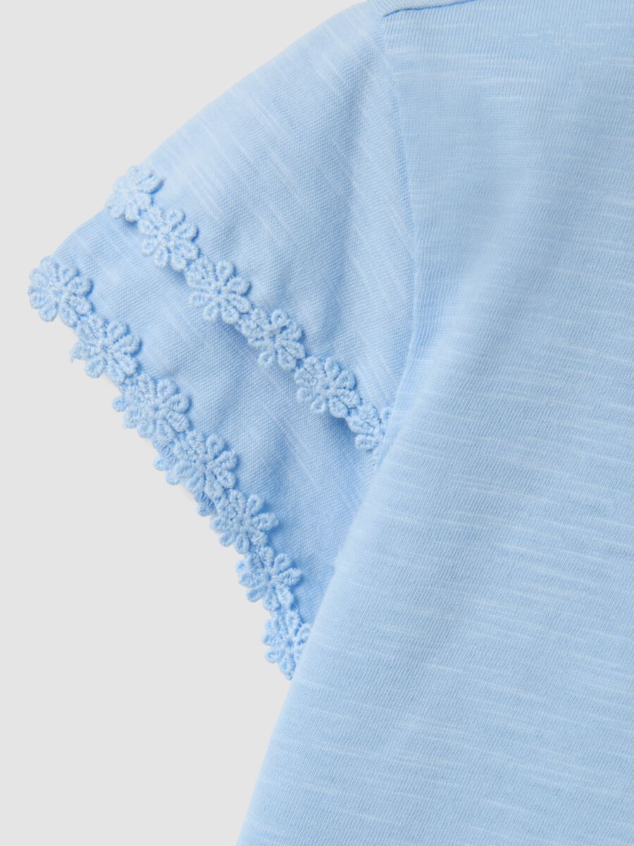 T-shirt azzurra in puro cotone con maniche corte_3
