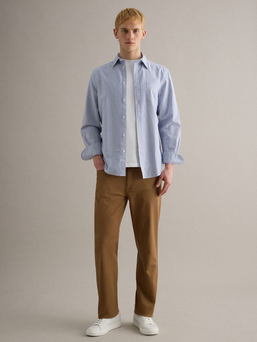 Pantaloni in twill elasticizzato marroni regular fit_0