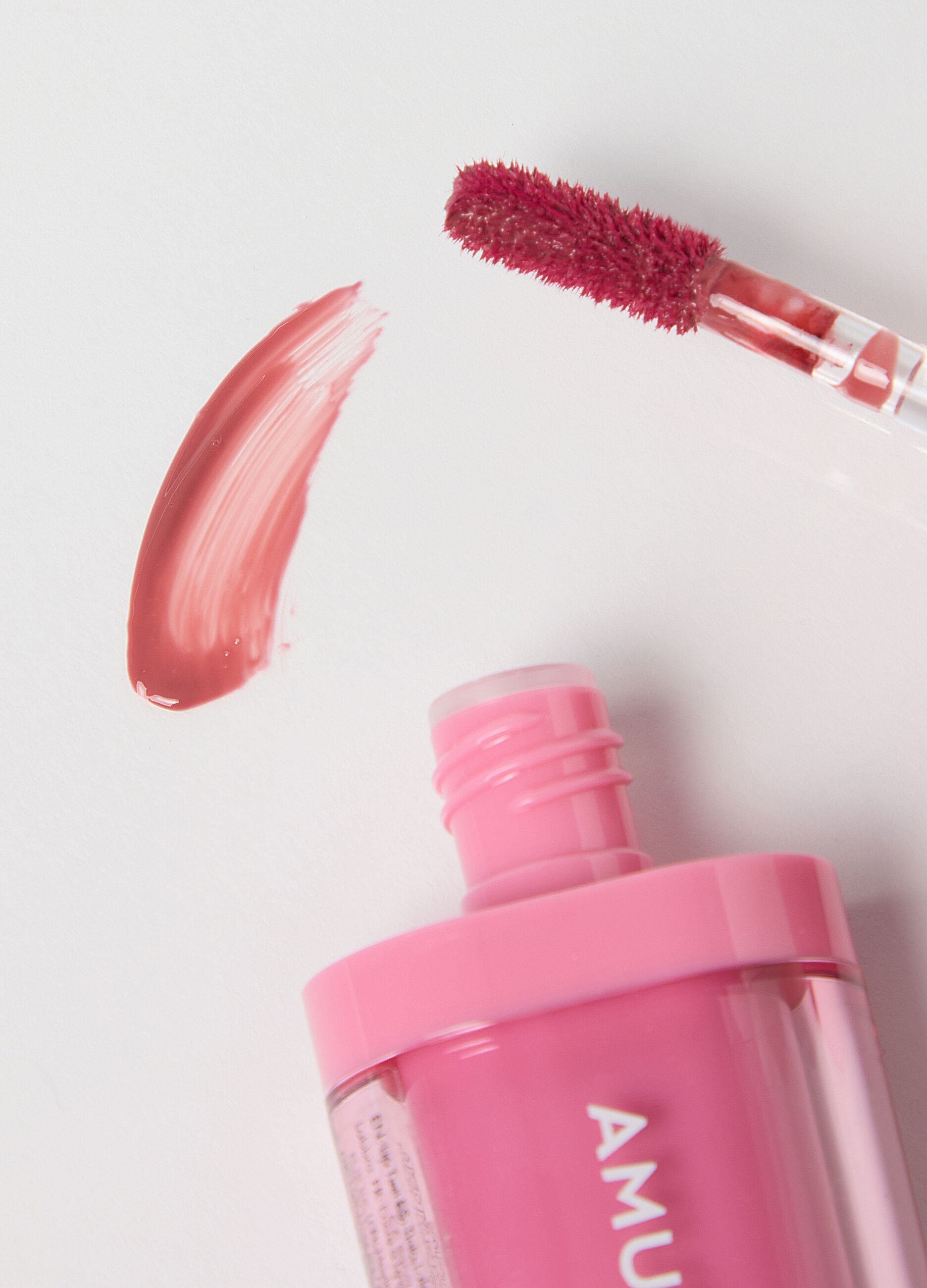 COLOUR + VOLUME + HYDRATION, innovative plumping lip tint for soft and ultra juicy lips
