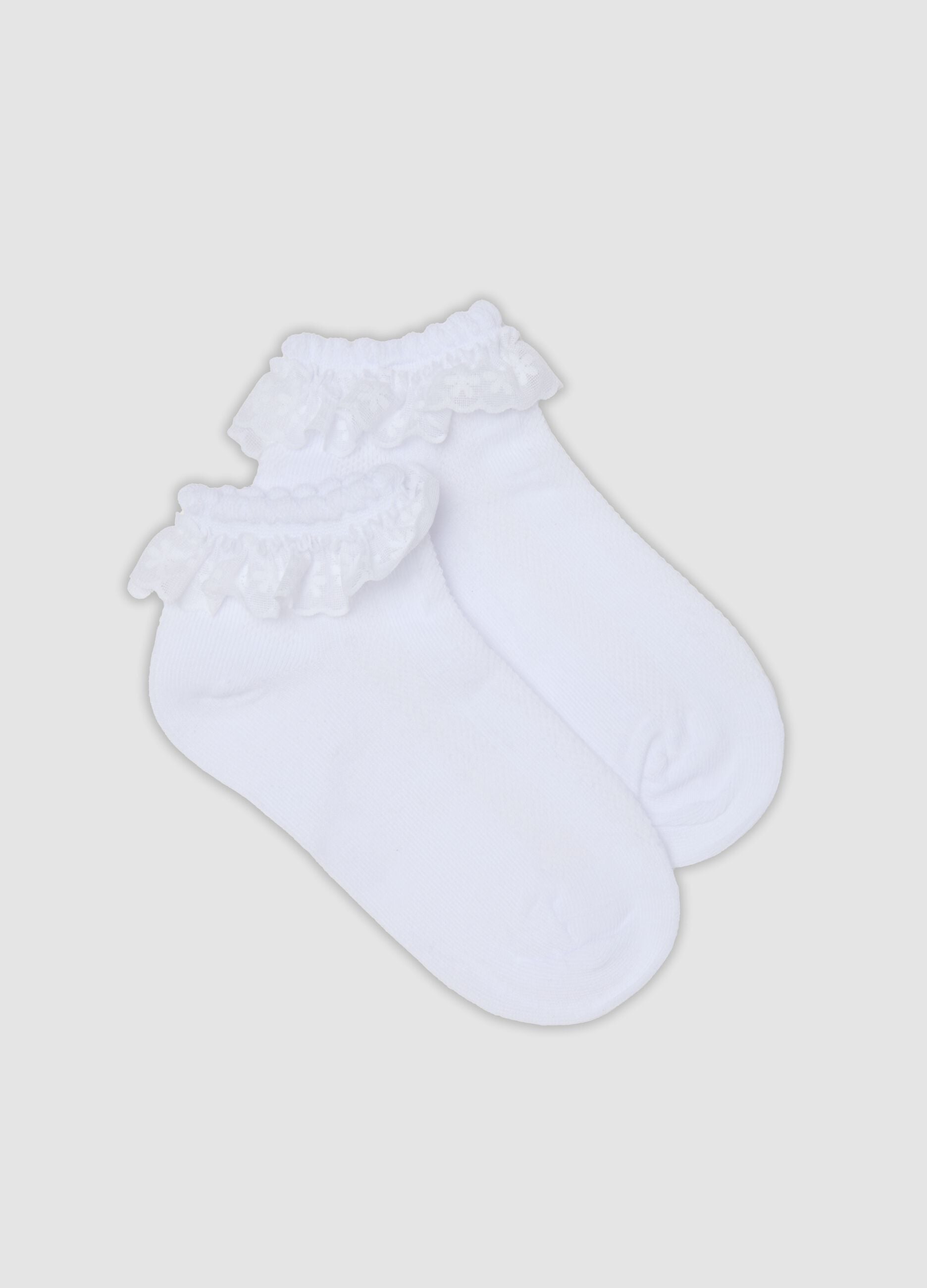 White organic cotton-blend ankle socks with ruffle trim for girls
