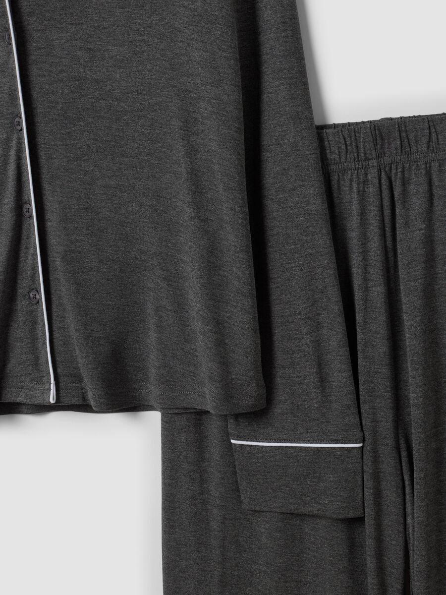 Grey pure viscose pyjamas with V-neck and contrast piping_5