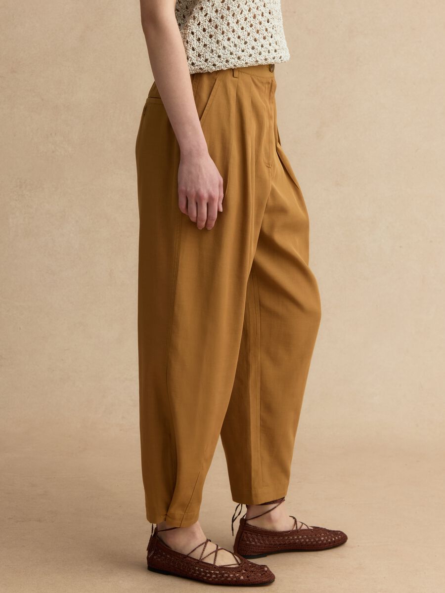 Brown lyocell-cotton blend slouchy fit trousers_3