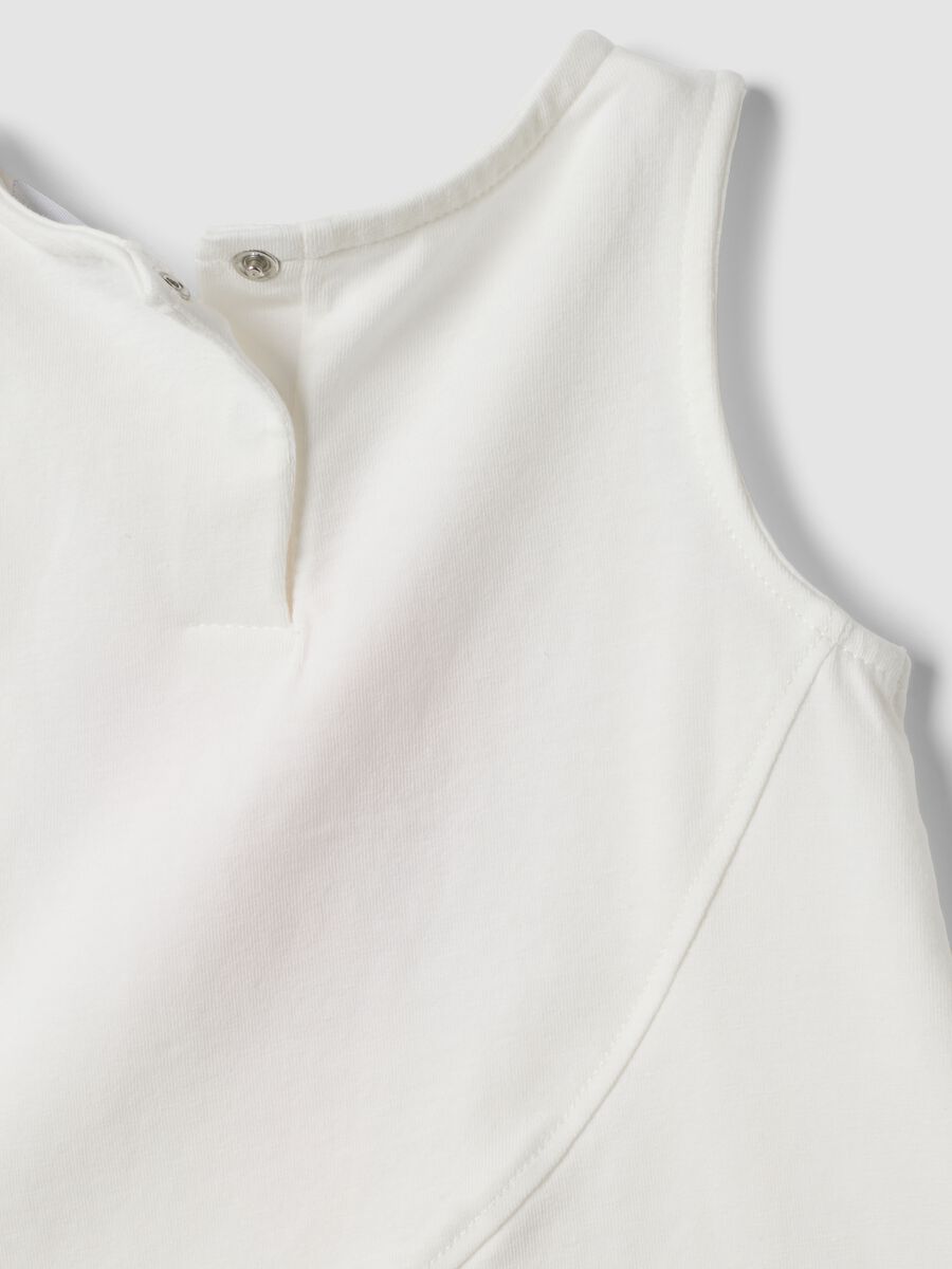 Tank top bianco in cotone elasticizzato con stampa floreale per bimba fitted_3