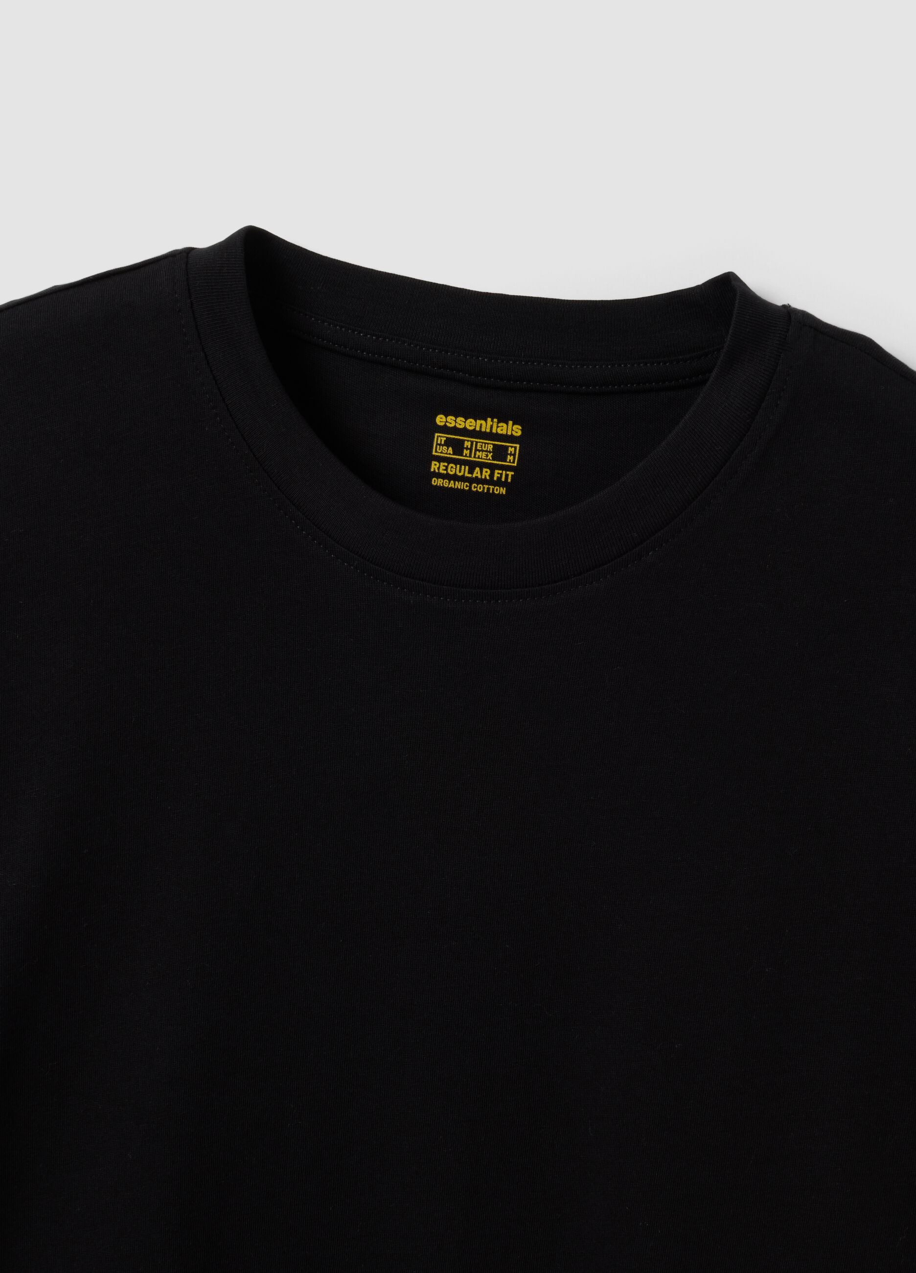 Black long-sleeve T-shirt in 100% organic cotton with crew neck