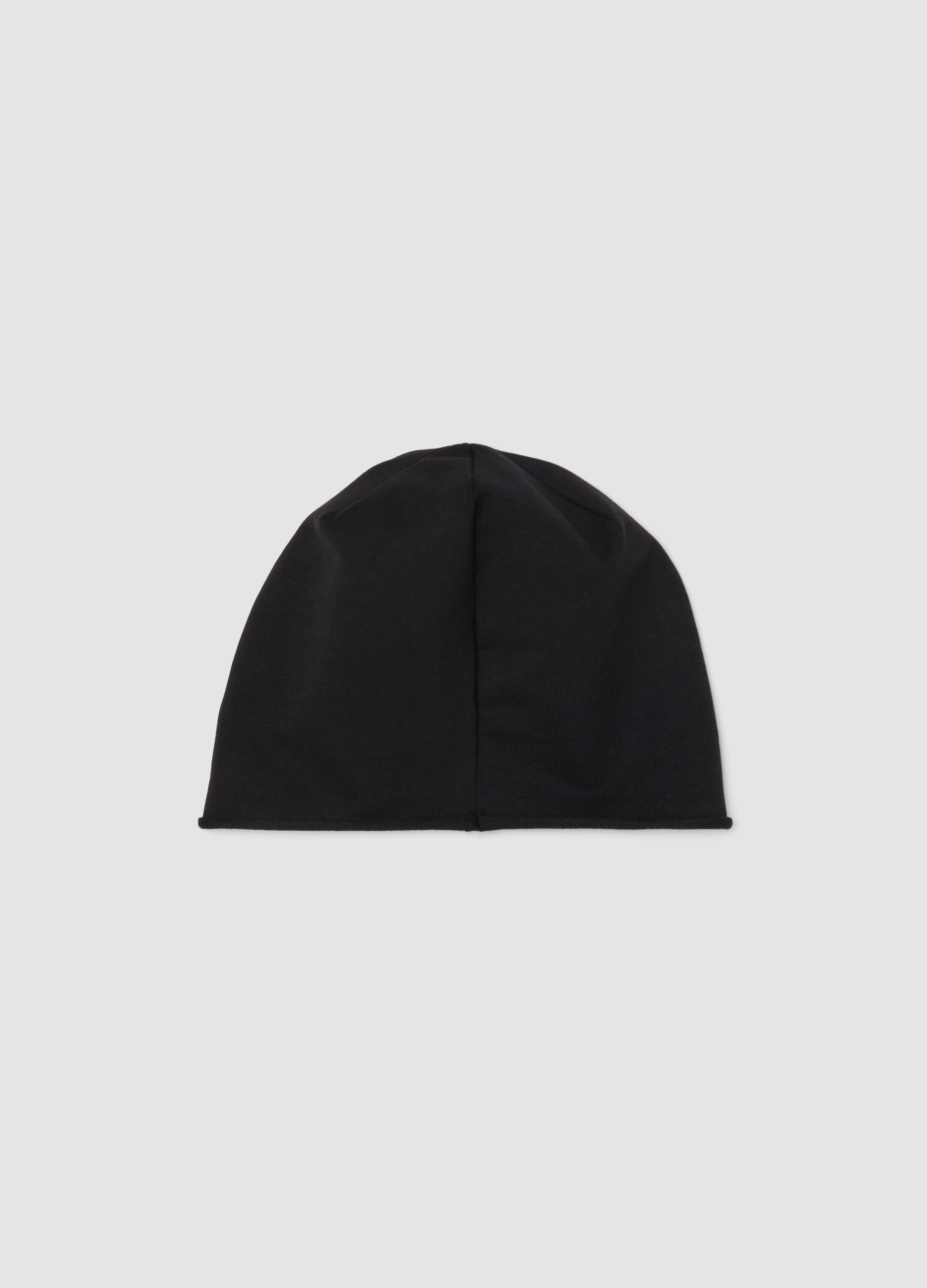 Black stretch organic cotton hat with chequered graphic print