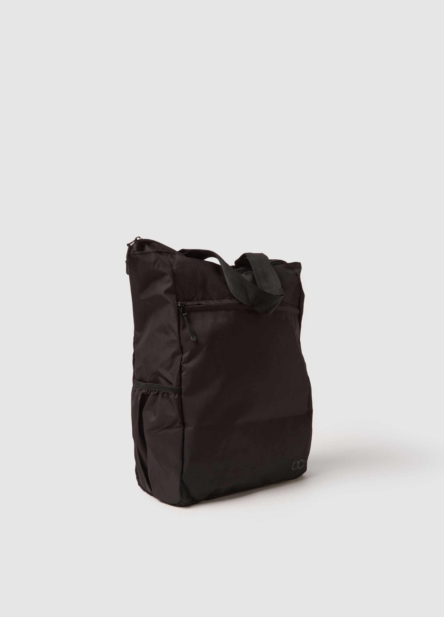 Black foldable sports bag with a practical fit