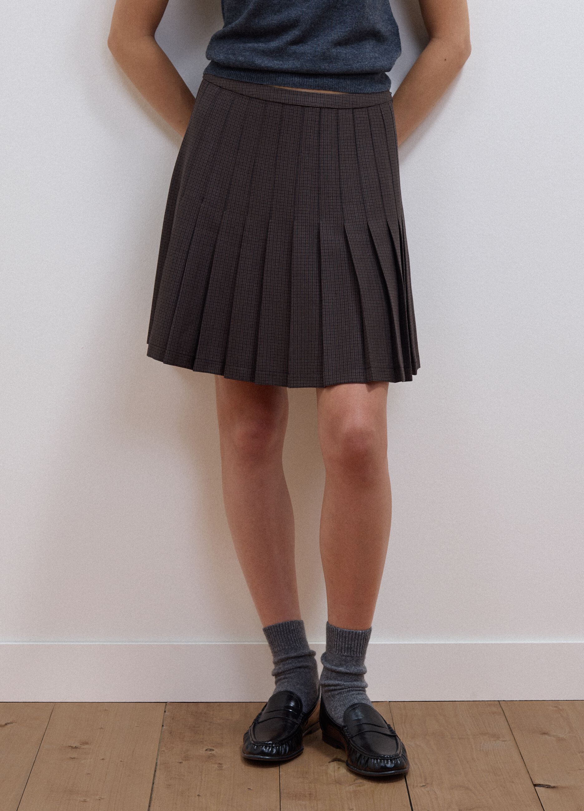 Brown micro-check pleated skirt in stretch viscose