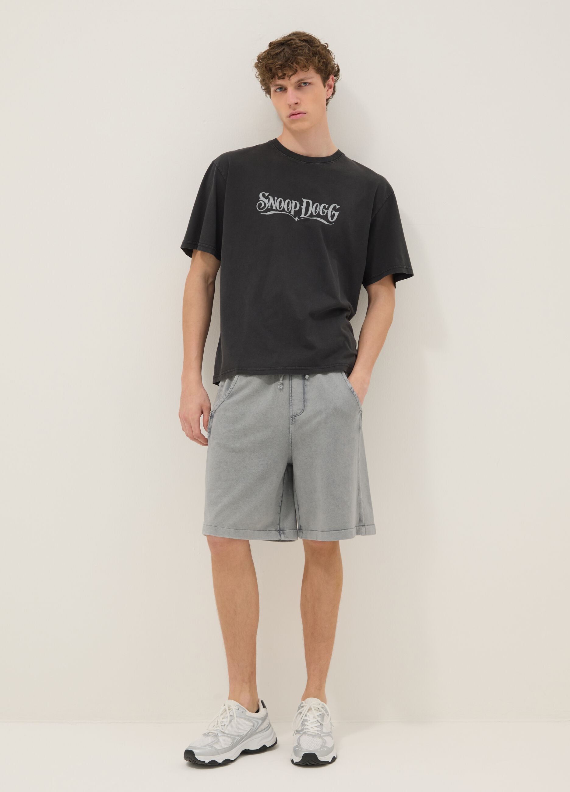 Black pure cotton relaxed-fit T-shirt with Snoop Dogg slogan