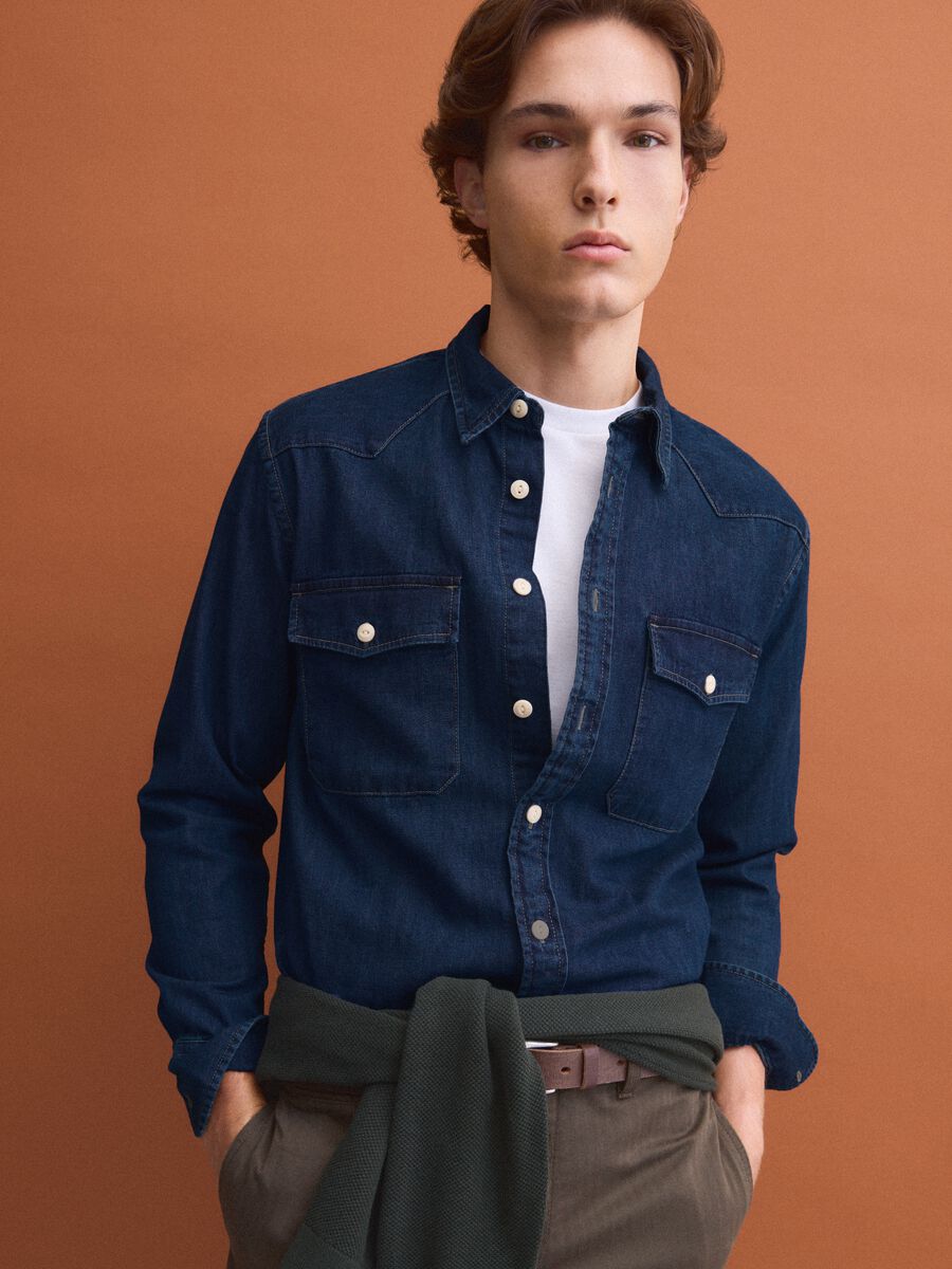 Camicia blu in puro cotone con bottoni e colletto classico regular fit_1