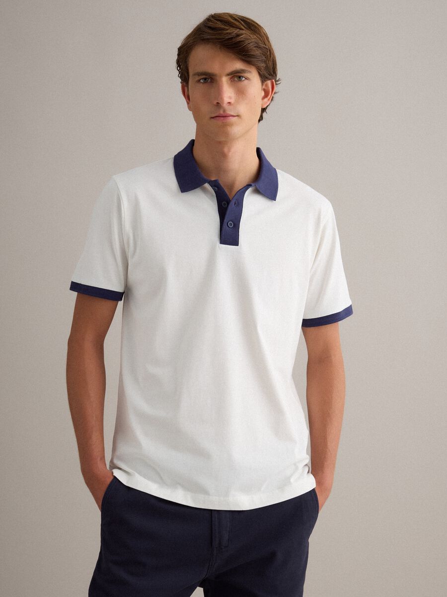 White pure cotton polo shirt with contrasting collar_0