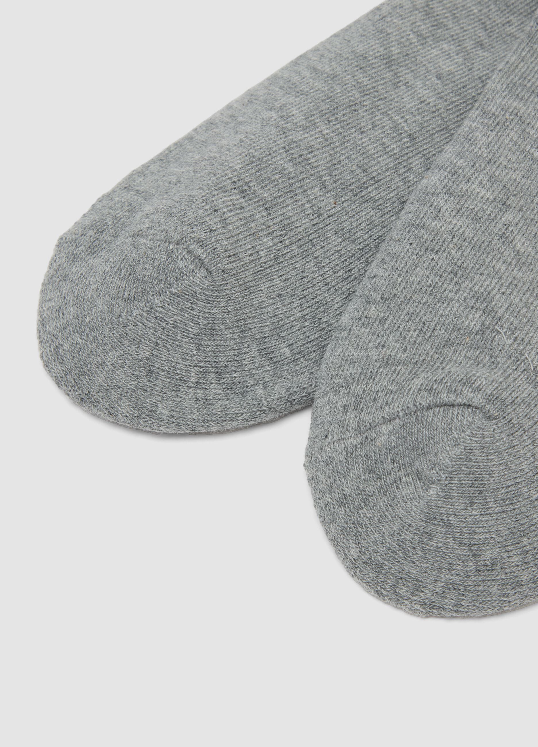 3-pack of grey athletic socks in stretch organic cotton
