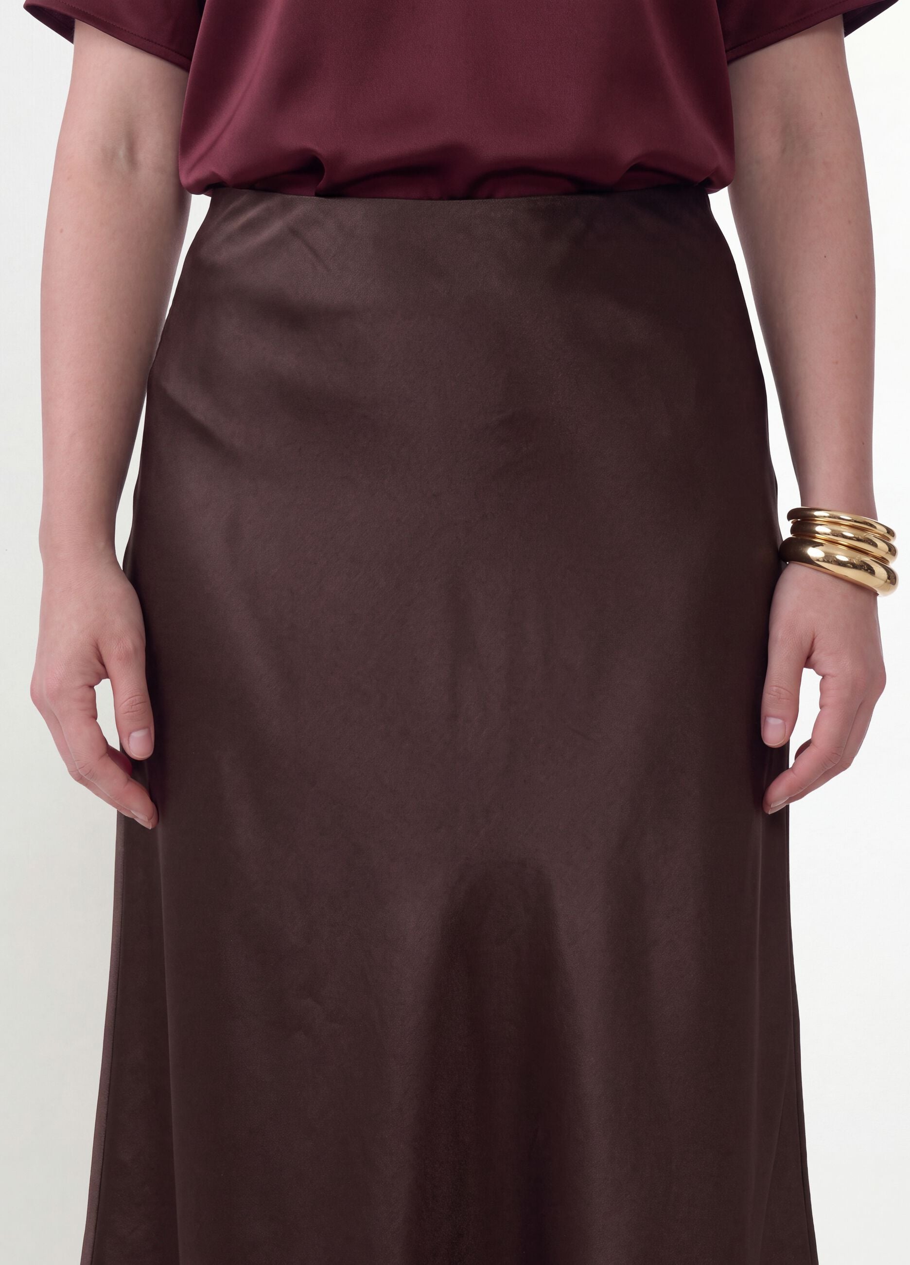Brown satin midi skirt in stretch fabric