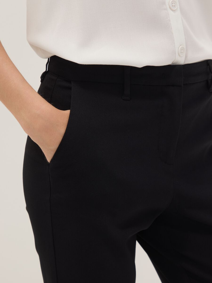 Black stretch viscose slim-fit chino trousers_3