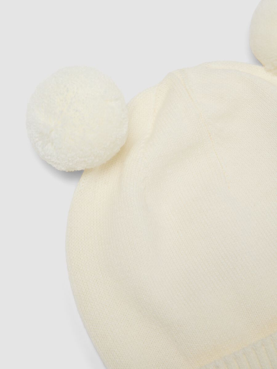 White pure organic cotton knitted baby hat with pom‑poms_1