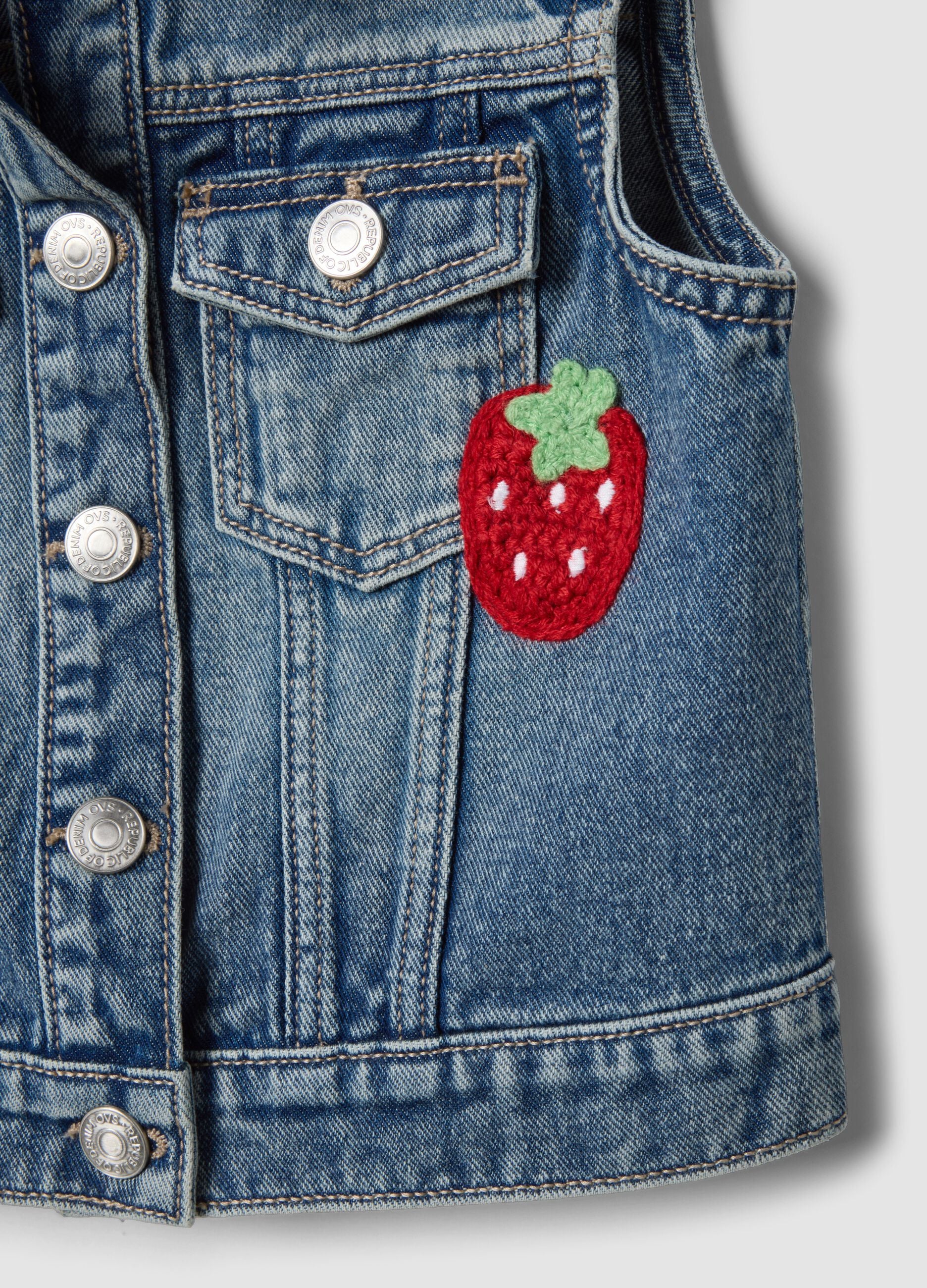 Girls&rsquo; Blue Denim Sleeveless Jacket in 100% Cotton with Fruit Patches