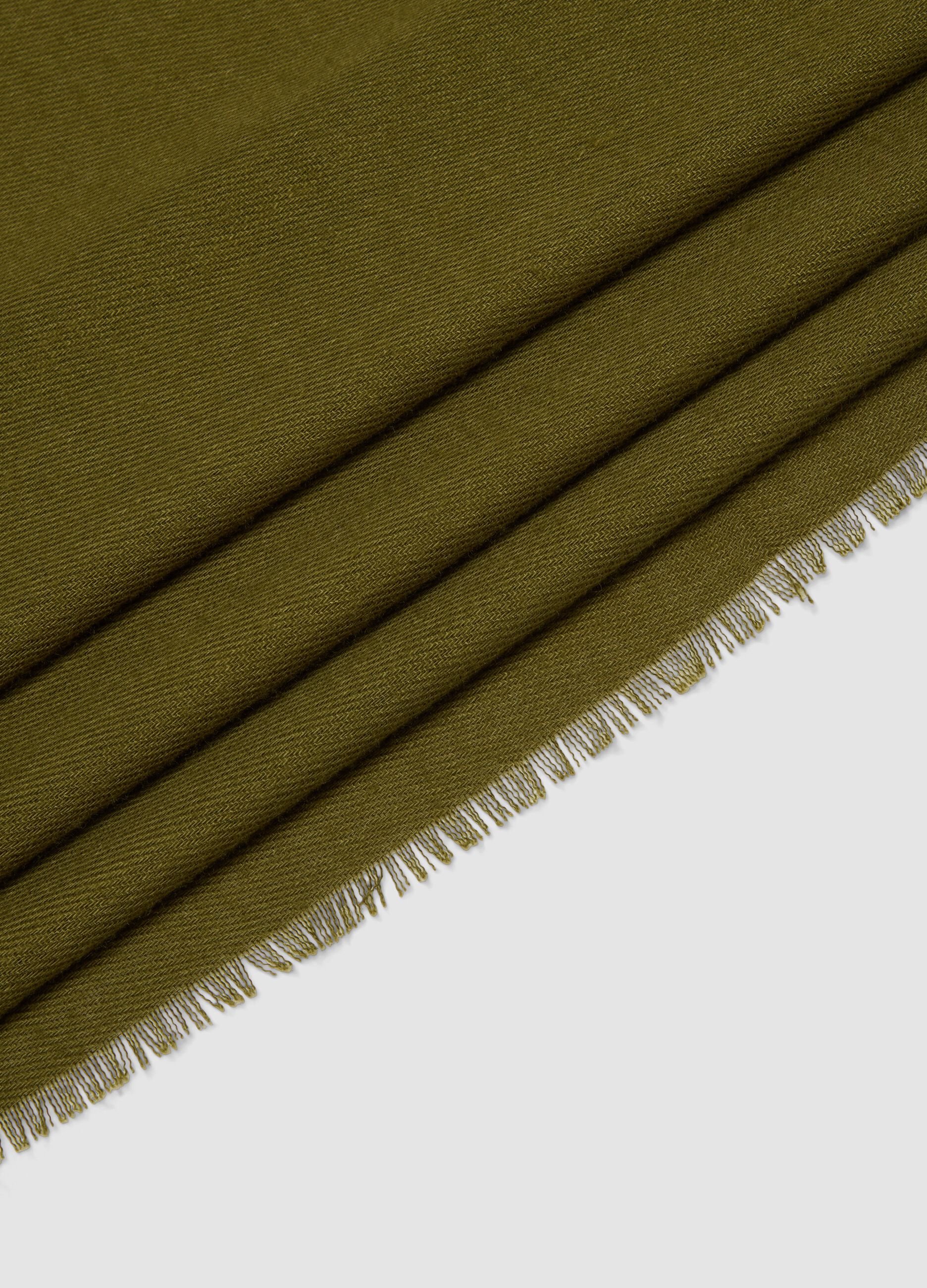 Green scarf with fringes
