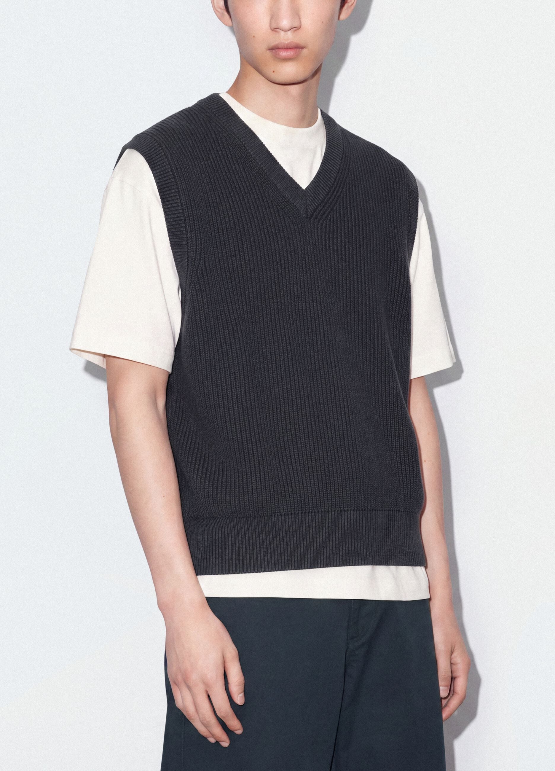 Blue cropped pure cotton vest with deep V-neck