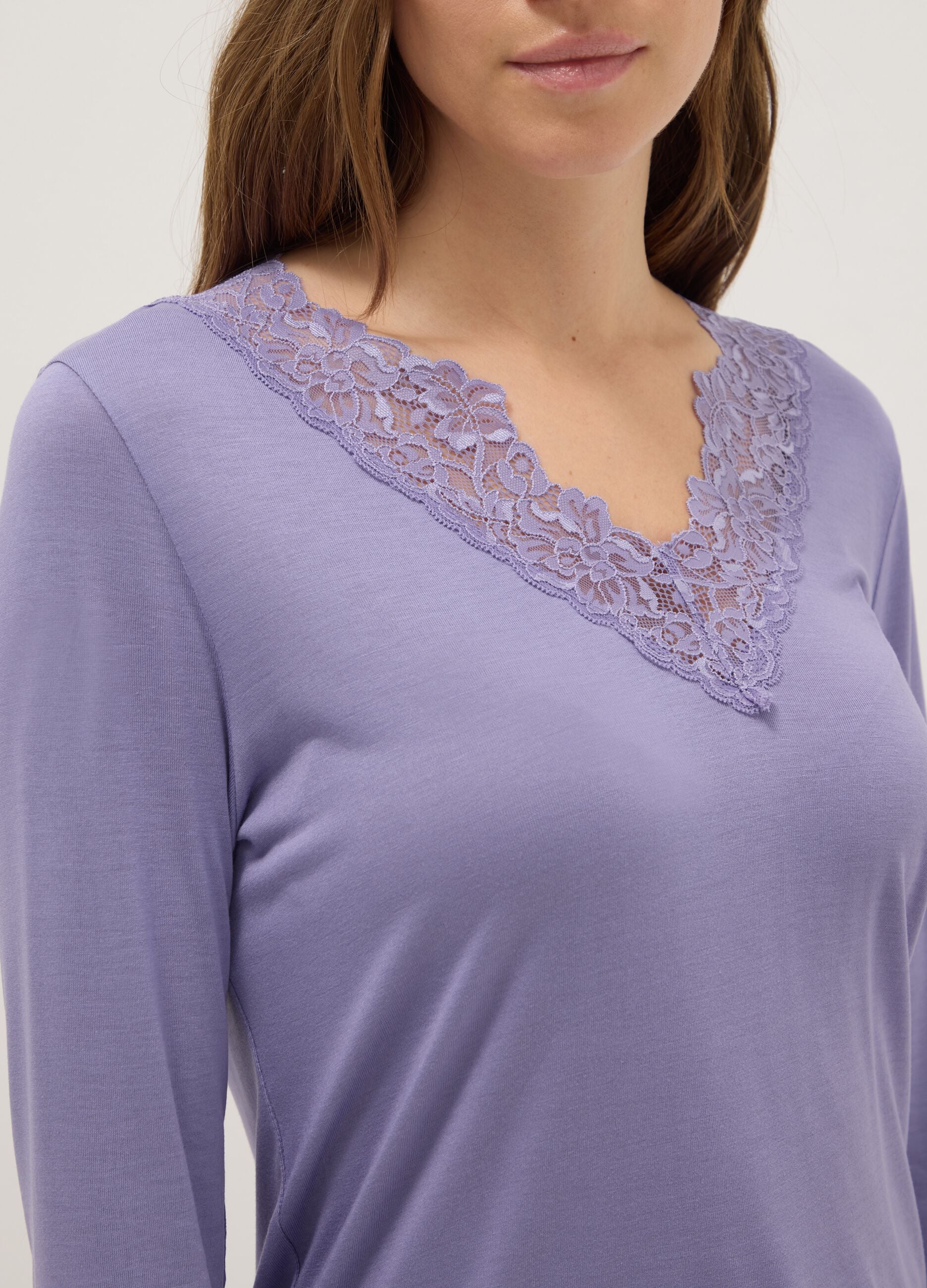 Purple nightshirt with lace V-neck regular fit