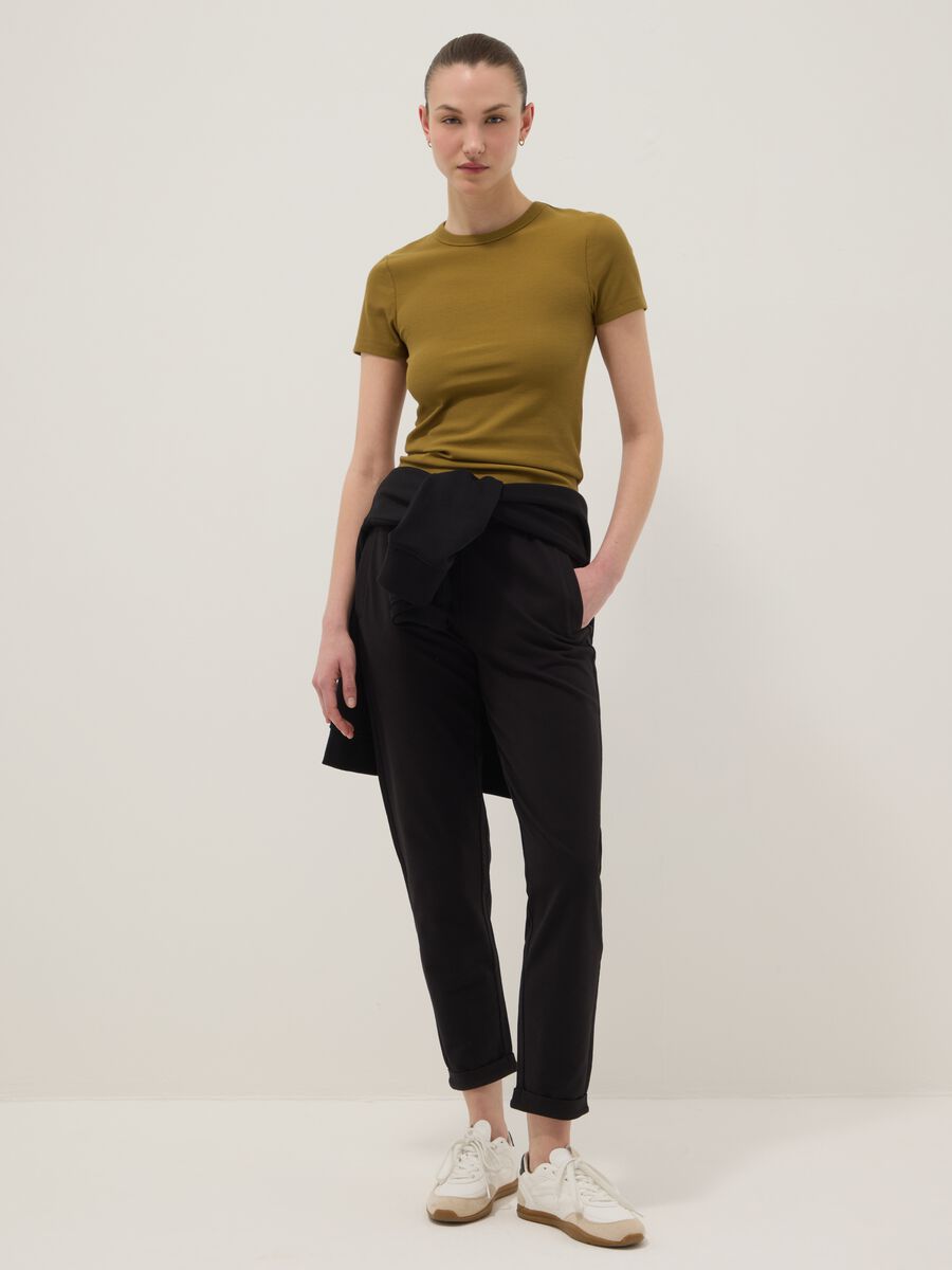 T-shirt fitted a maniche corte in cotone elasticizzato verde_2