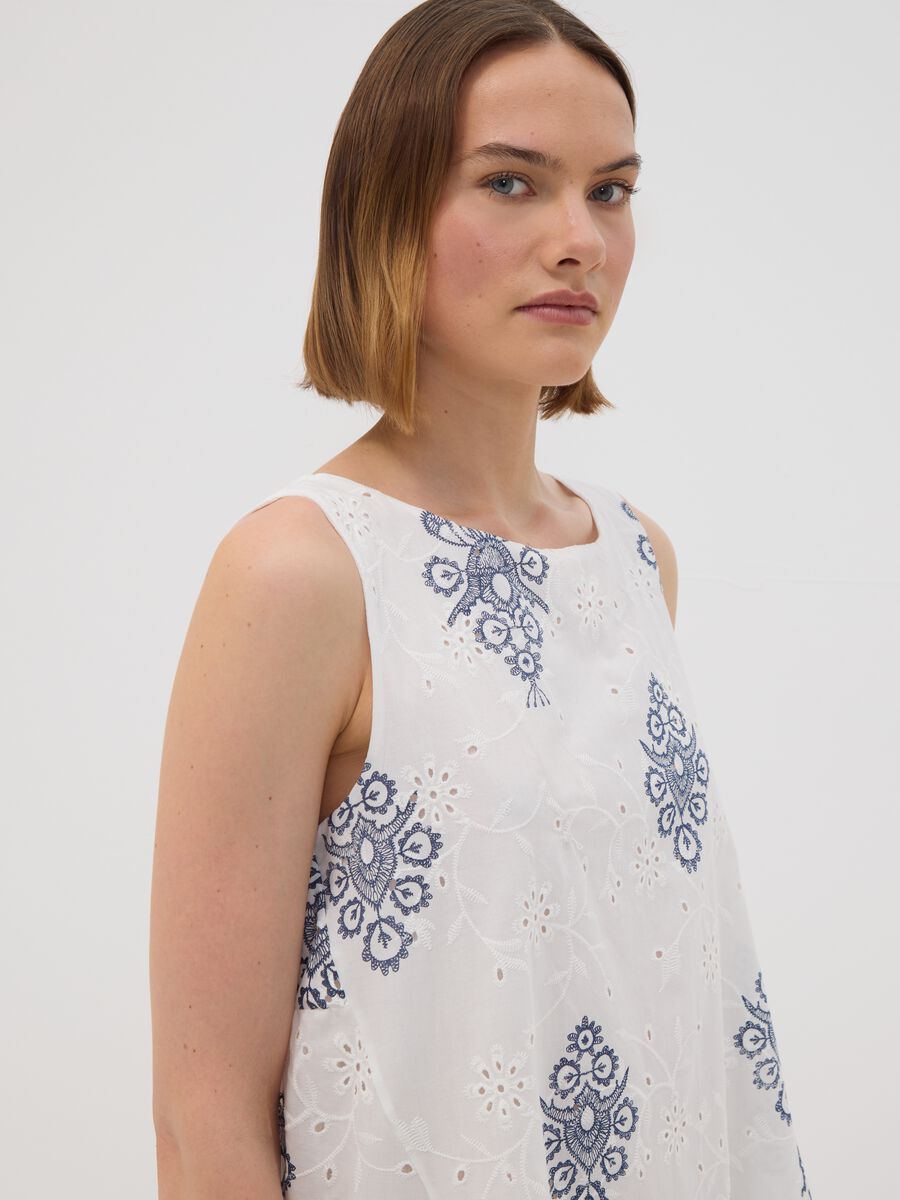 White broderie anglaise pure cotton dress with blue embroidery, regular fit_3