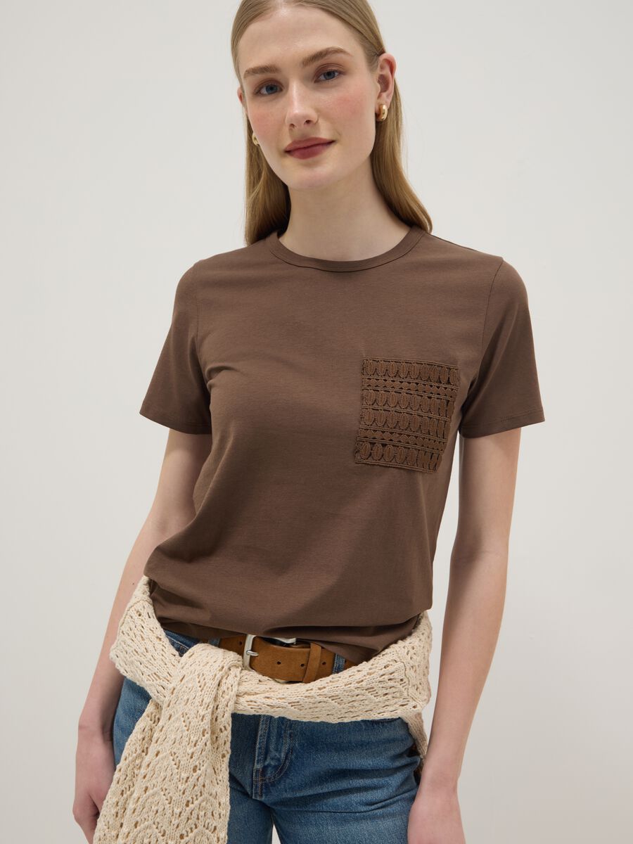 Brown pure cotton regular-fit T-shirt with embroidered chest pocket_0