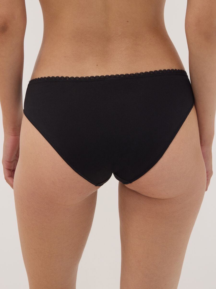 Three-pack of black and white briefs in stretch organic cotton blend_2