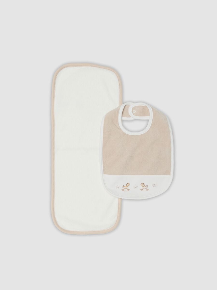 Grey & white organic cotton-blend bib set for newborns_0