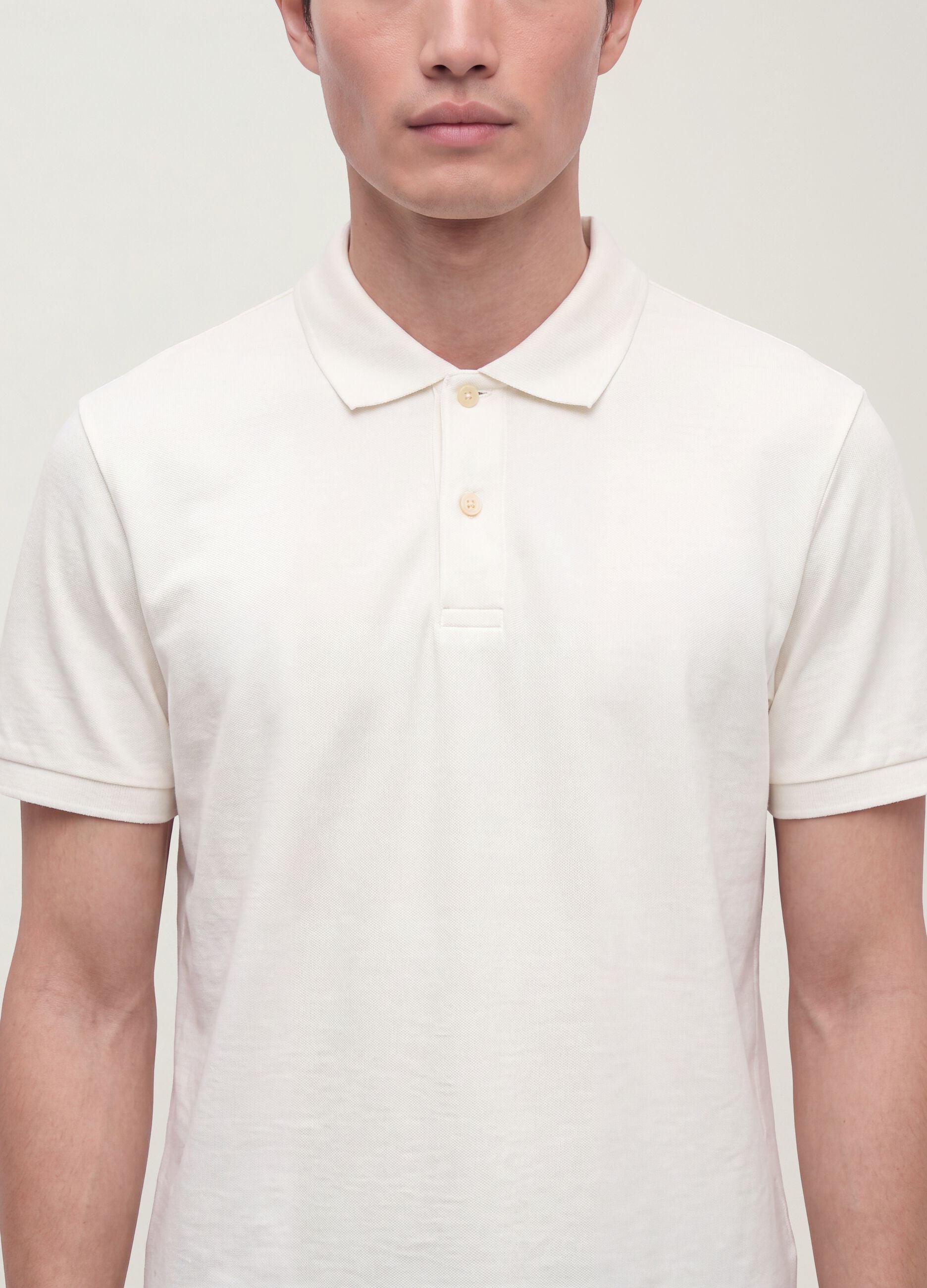 White pure cotton piqu&eacute; polo shirt with classic collar, regular fit