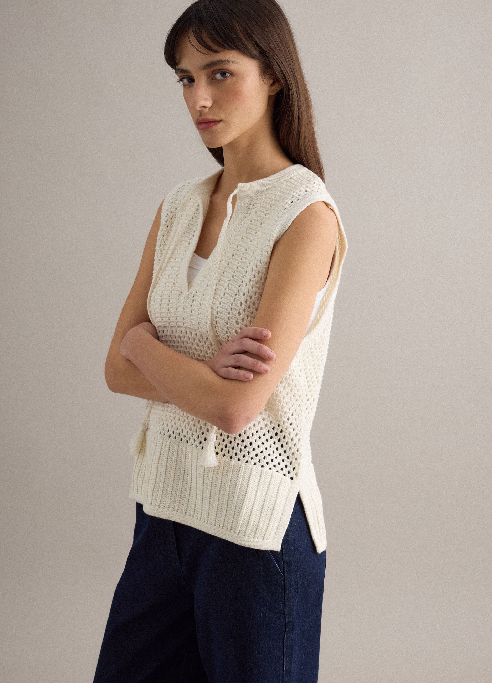 White pure cotton tank top with regular fit and mesh texture