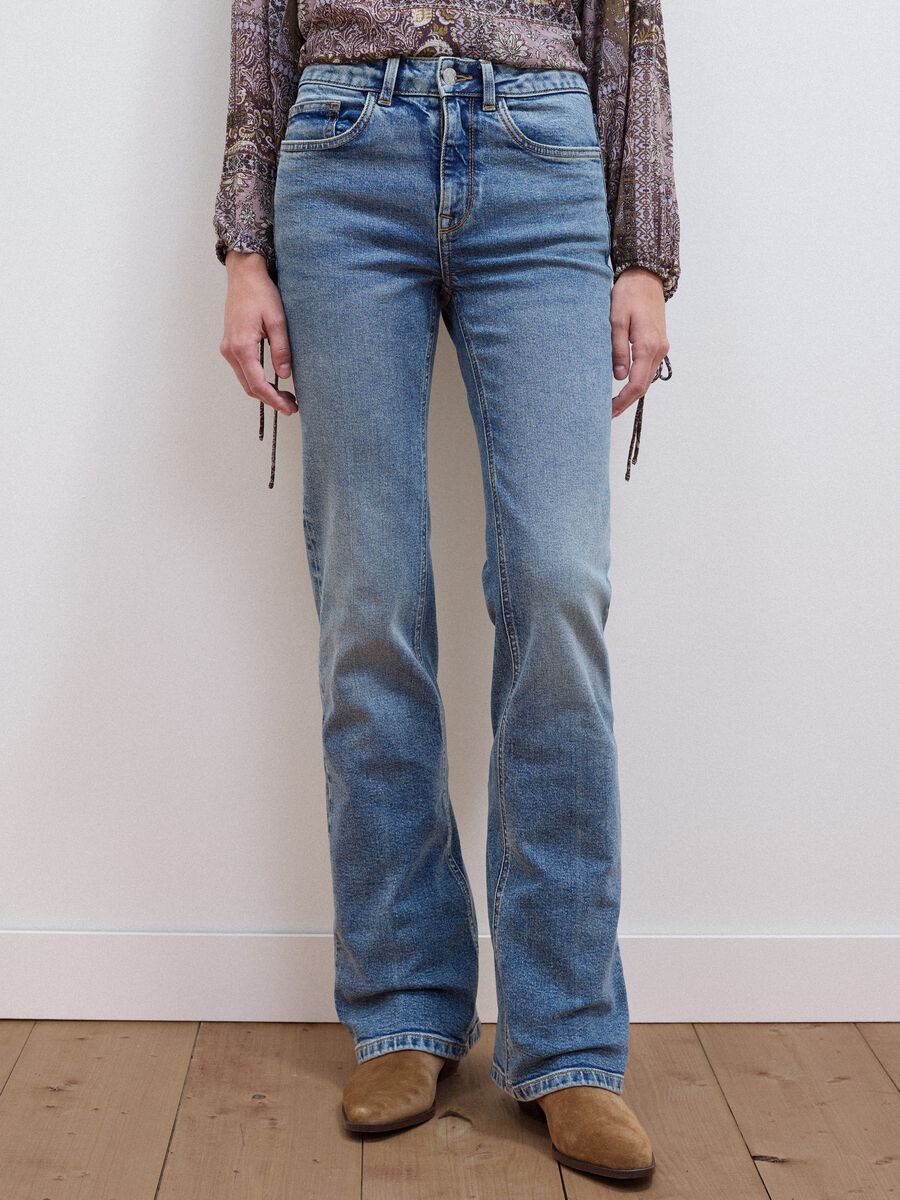 Jeans bootcut azzurri in cotone elasticizzato_1