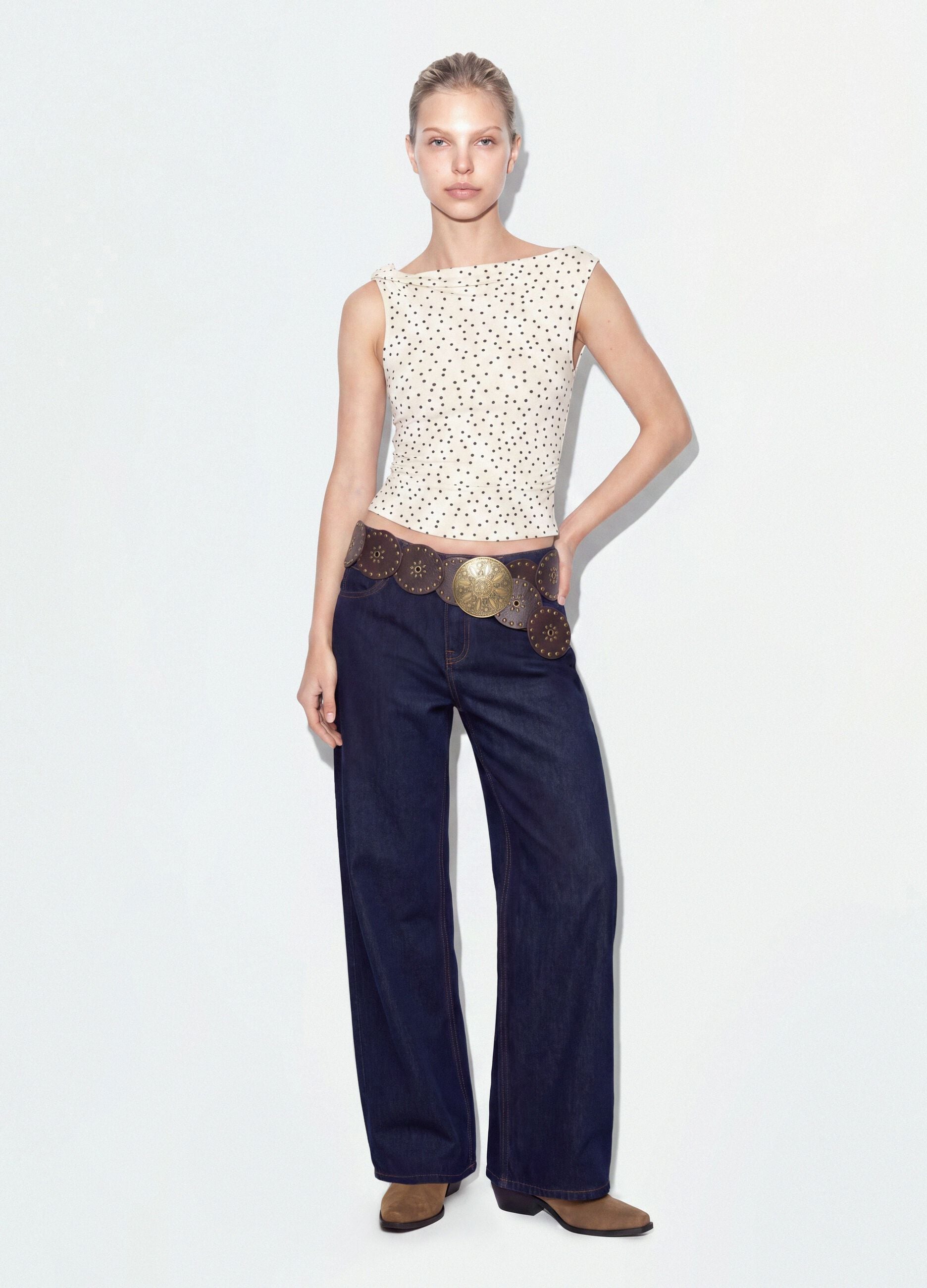 Top bianco asimmetrico monospalla in viscosa elasticizzata a pois slim fit