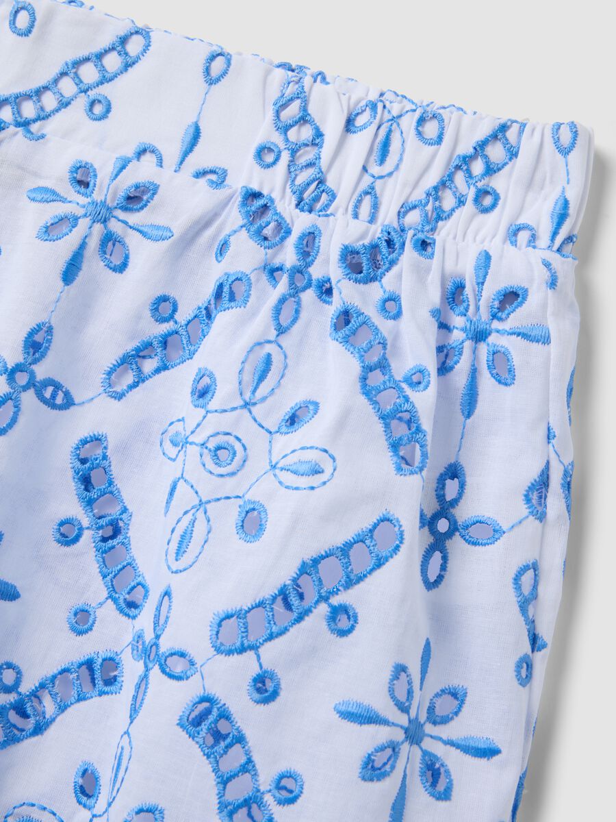 White organic cotton shorts with light-blue embroidery_5