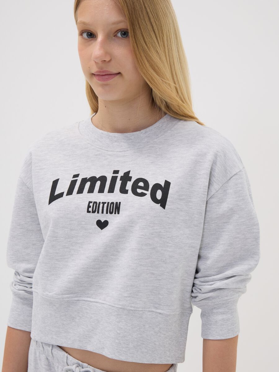 Grey organic cotton sweatshirt with front print for girls_2