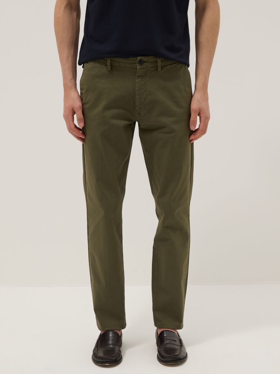 Pantaloni chino verdi in cotone elasticizzato slim fit_1