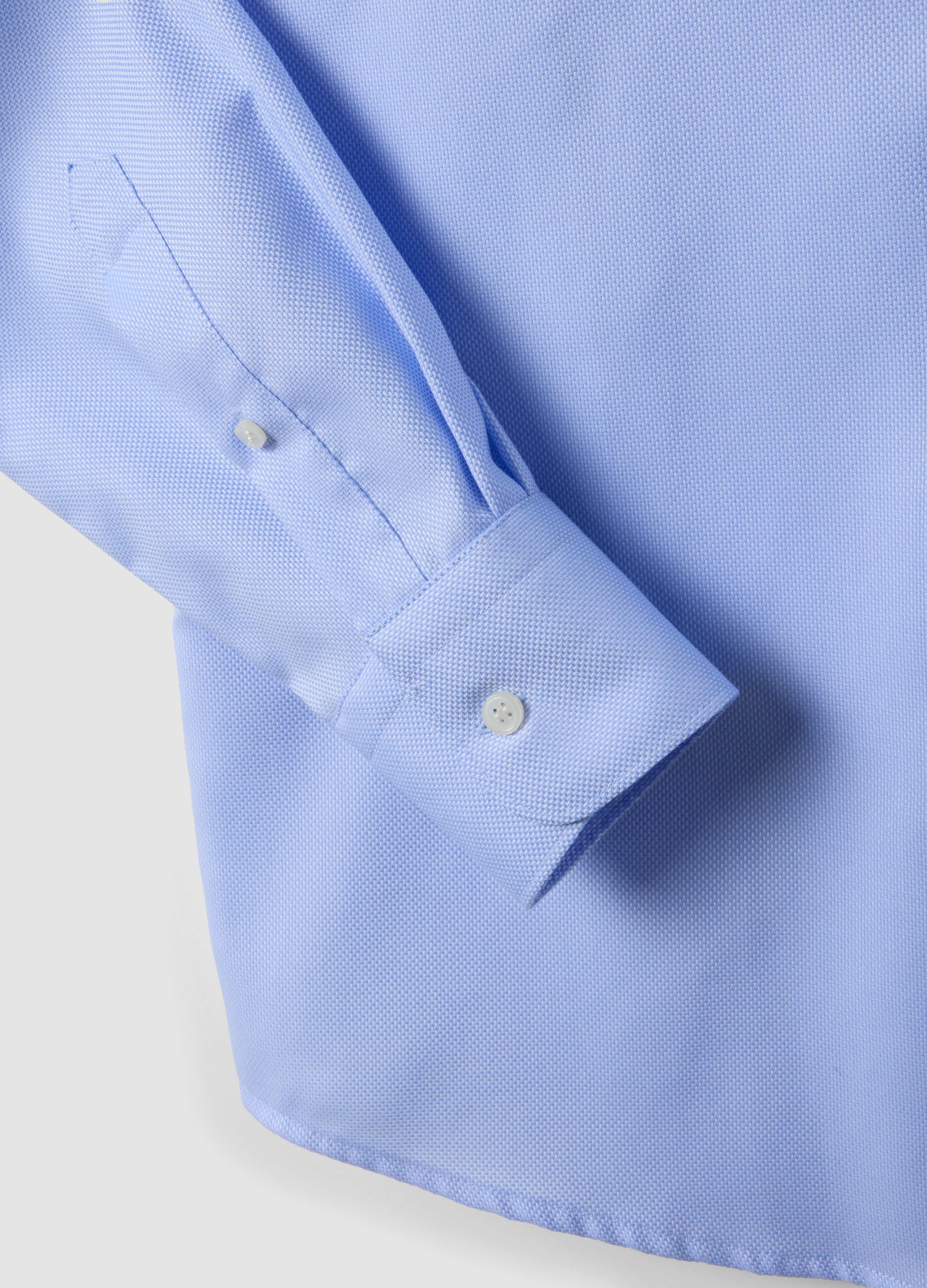Light blue slim-fit pure cotton no-iron shirt with cutaway collar